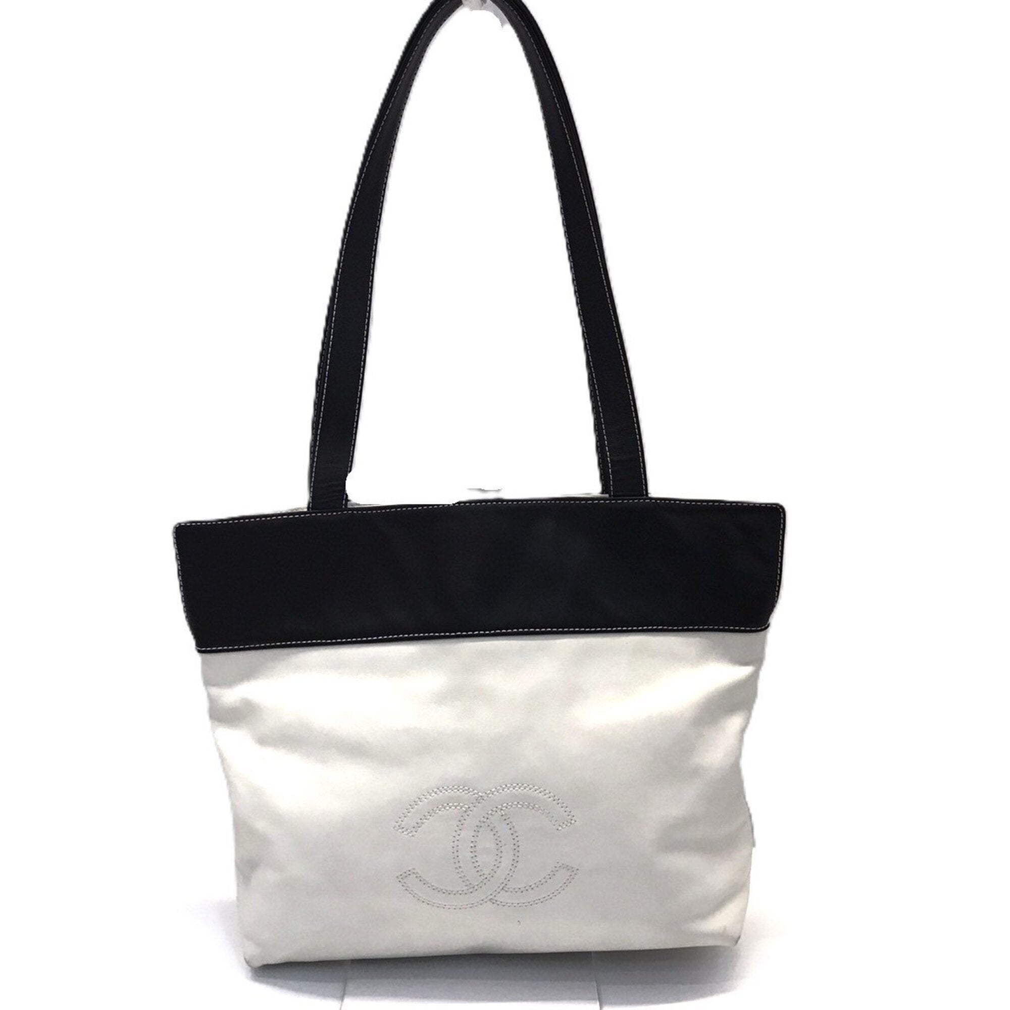 Chanel White Leather Tote Bag (Pre-Owned)