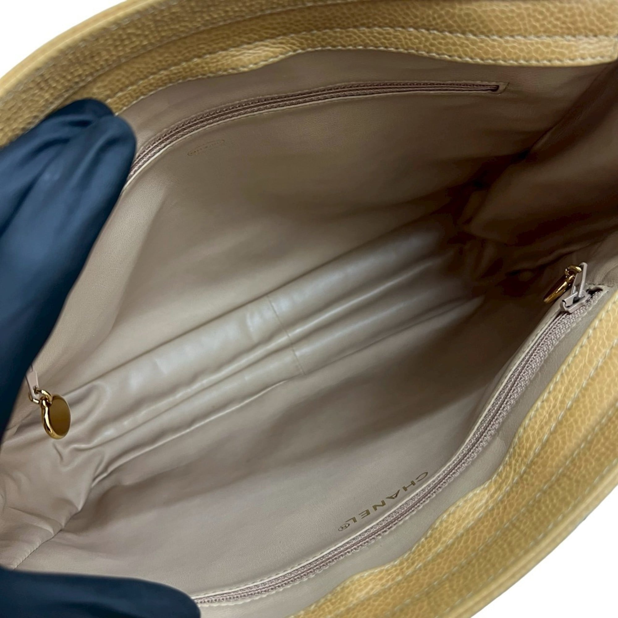 Chanel Beige Grained Calfskin Tote Bag (Pre-Owned)
