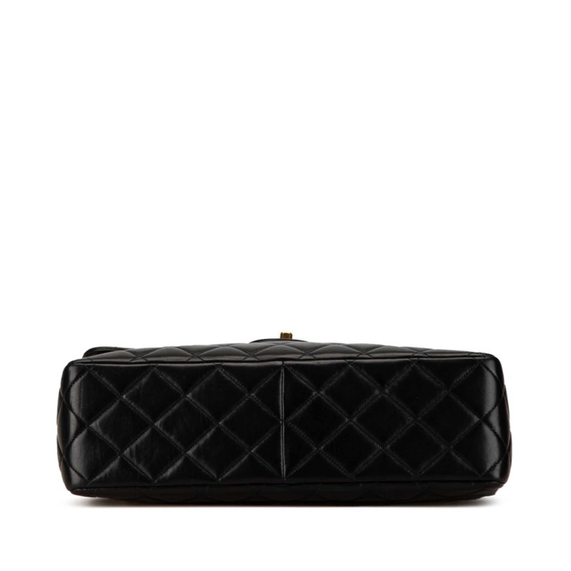 Chanel Black Leather Shoulder Bag (Pre-Owned)