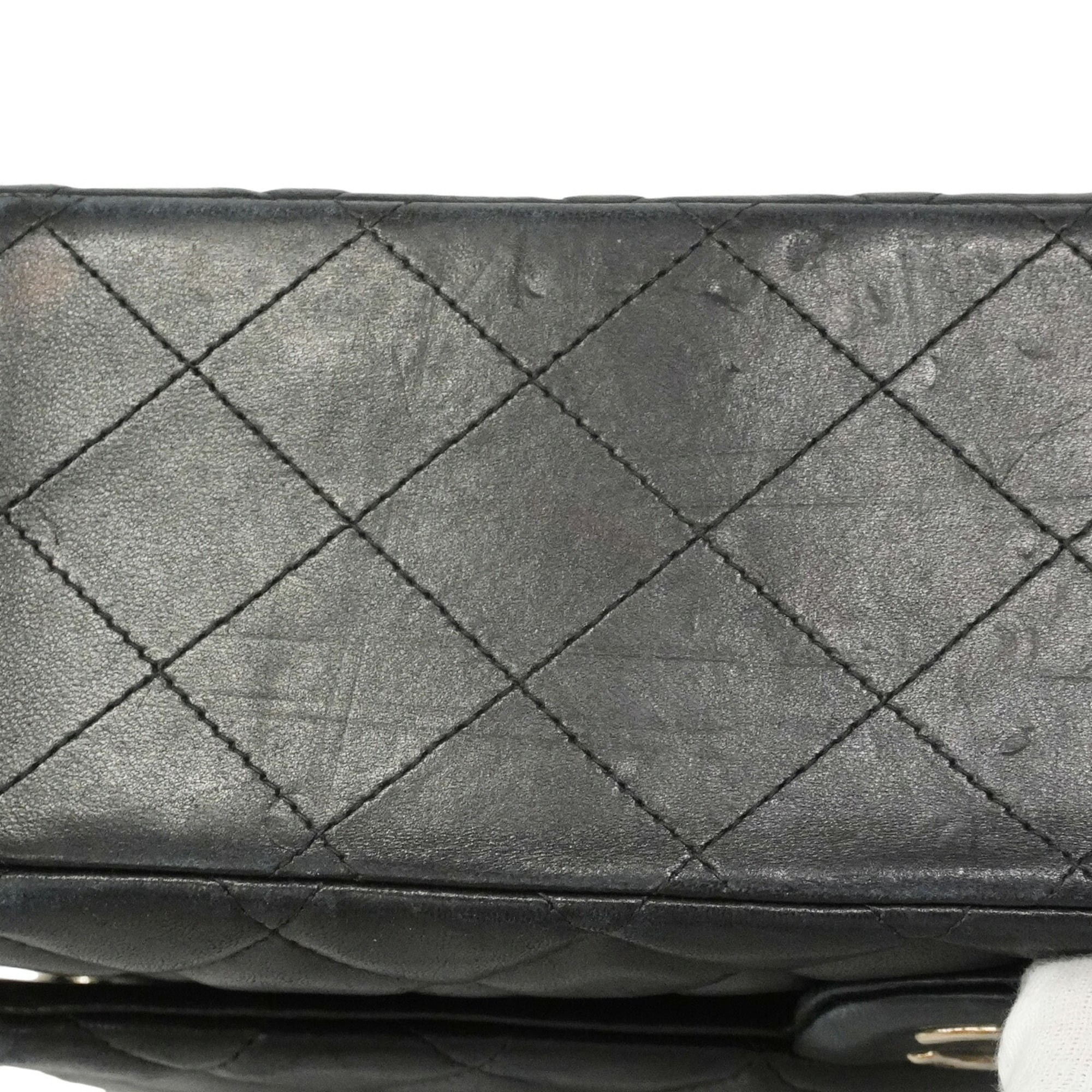 Chanel Black Leather Shoulder Bag (Pre-Owned)
