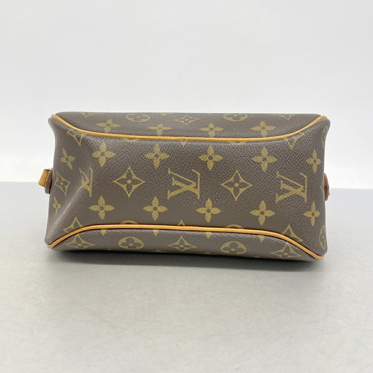 Louis Vuitton Brown Shoulder Bag (Pre-Owned)