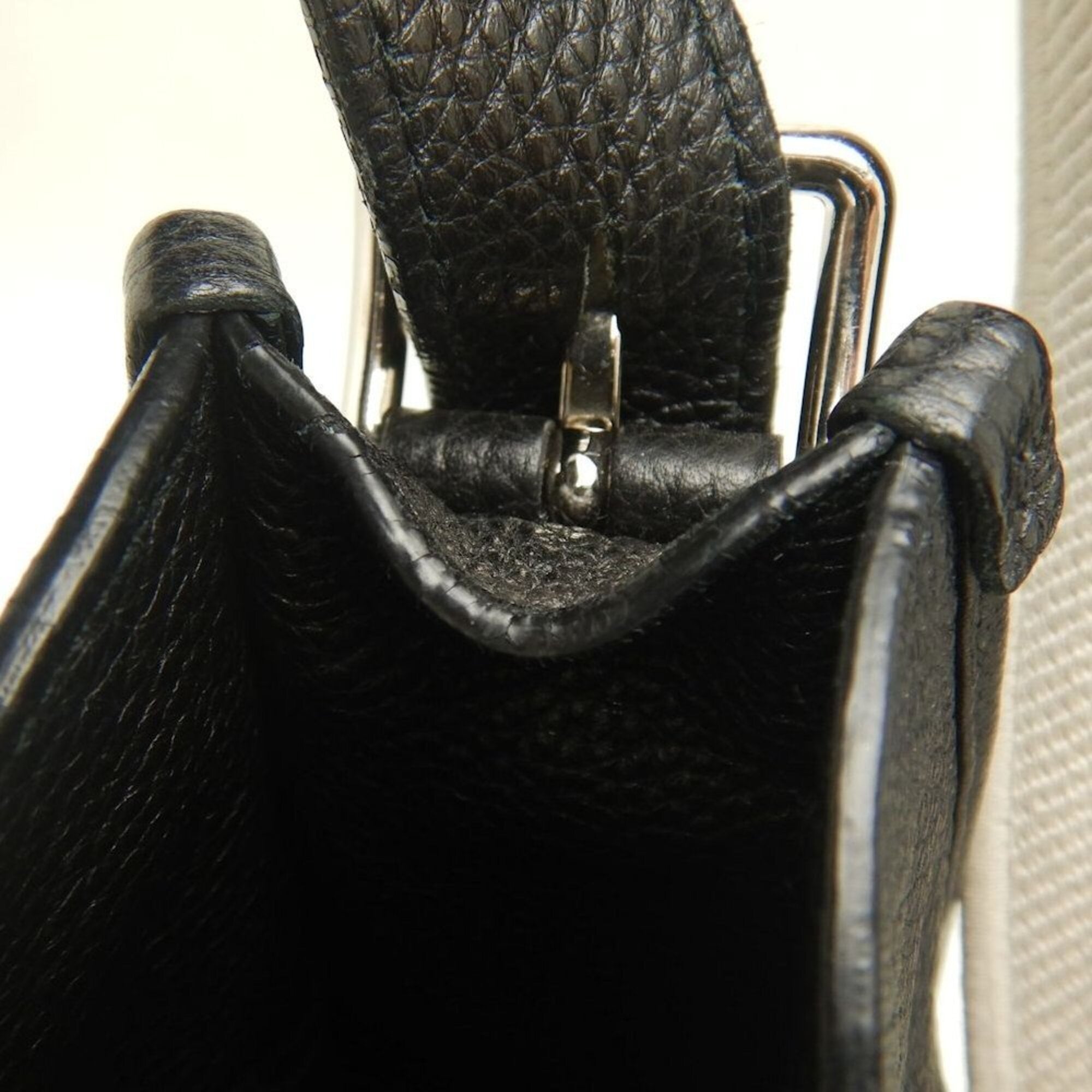 Prada Nero Leather Shoulder Bag (Pre-Owned)