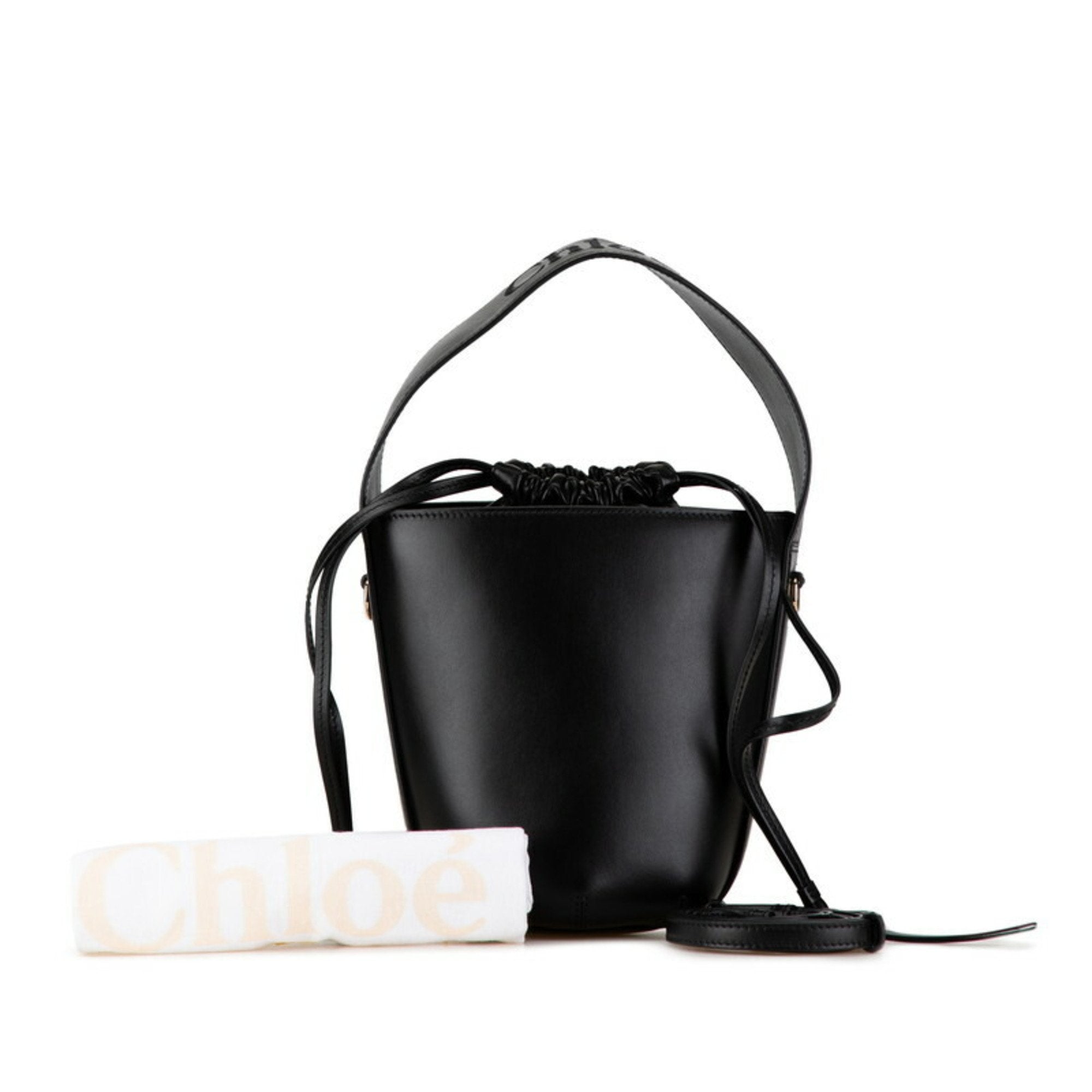 Chloé Black Leather Shoulder Bag (Pre-Owned)