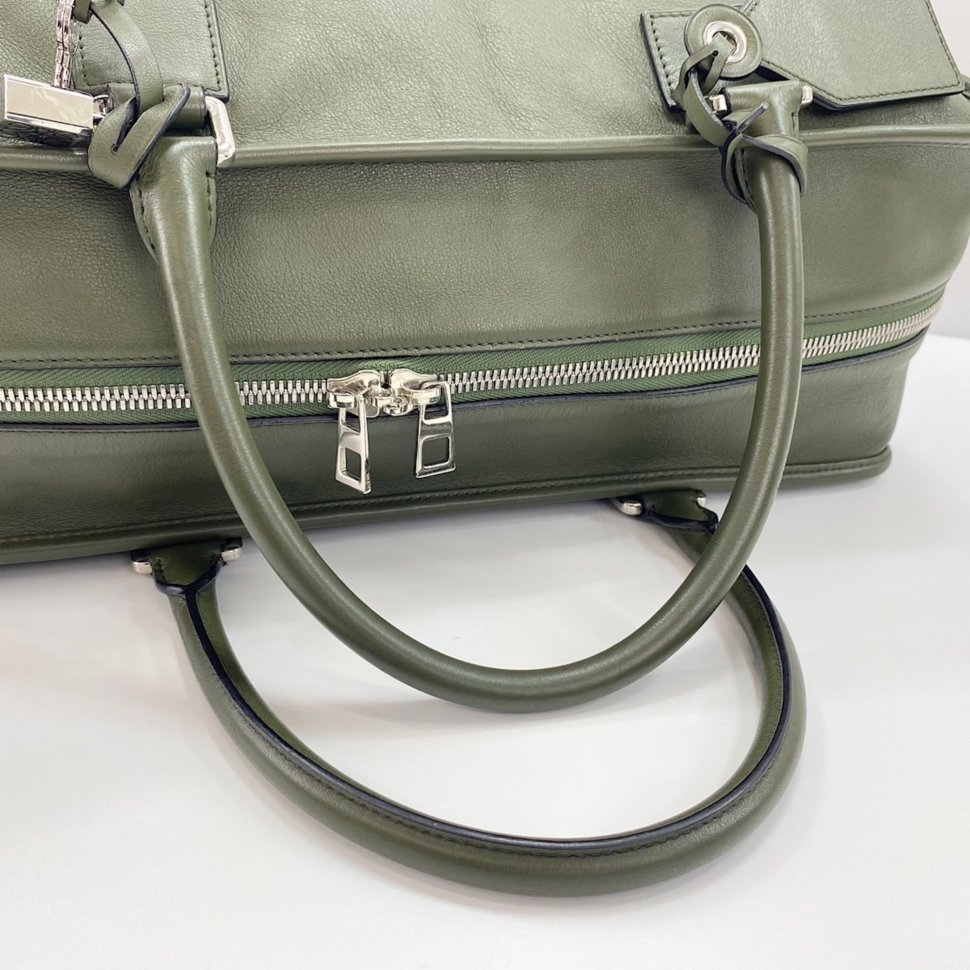 Loewe Amazona Green Leather Handbag (Pre-Owned)