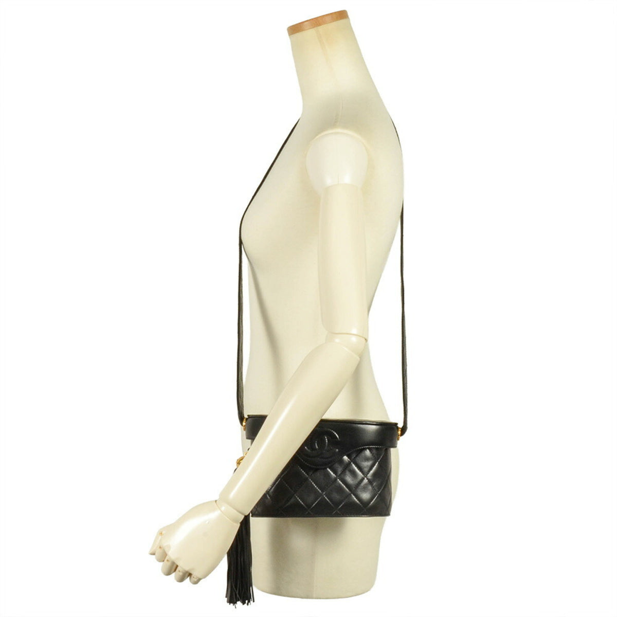Chanel Matelasse Black Leather Shoulder Bag (Pre-Owned)