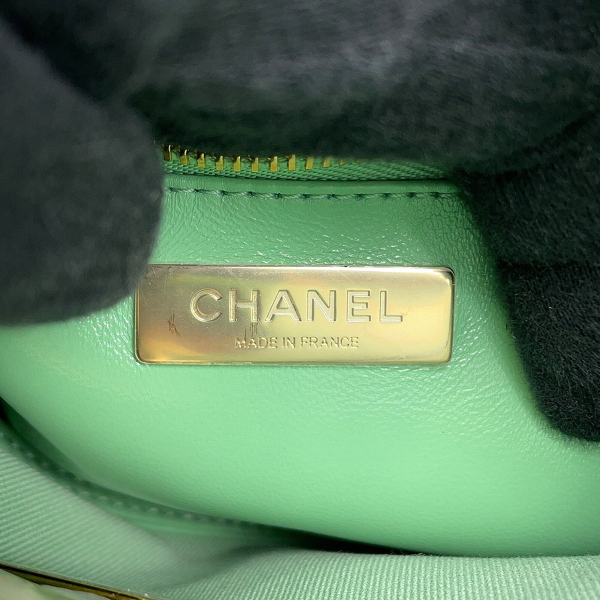 Chanel Matelasse Light Green Leather Handbag Shoulder Bag (Pre-Owned)