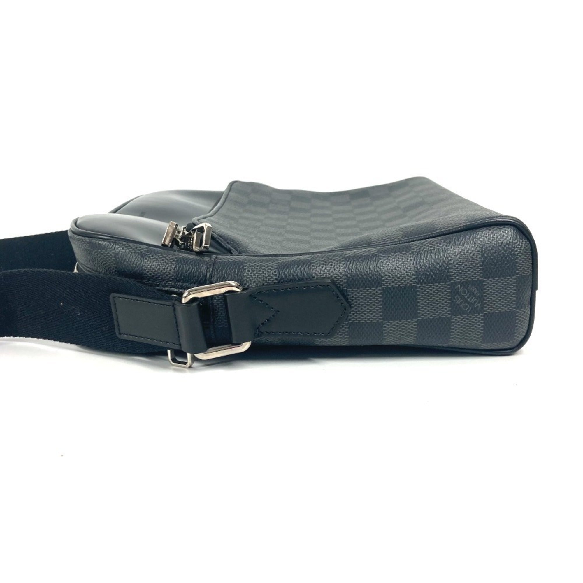 Louis Vuitton Damier Graphite Black Damier Graphite Messenger Bag Shoulder Bag (Pre-Owned)