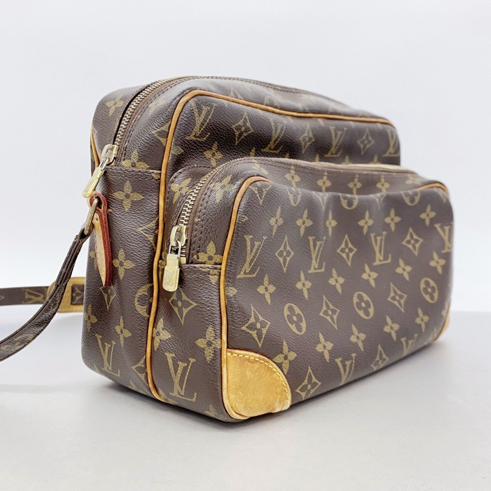 Louis Vuitton Brown Shoulder Bag (Pre-Owned)