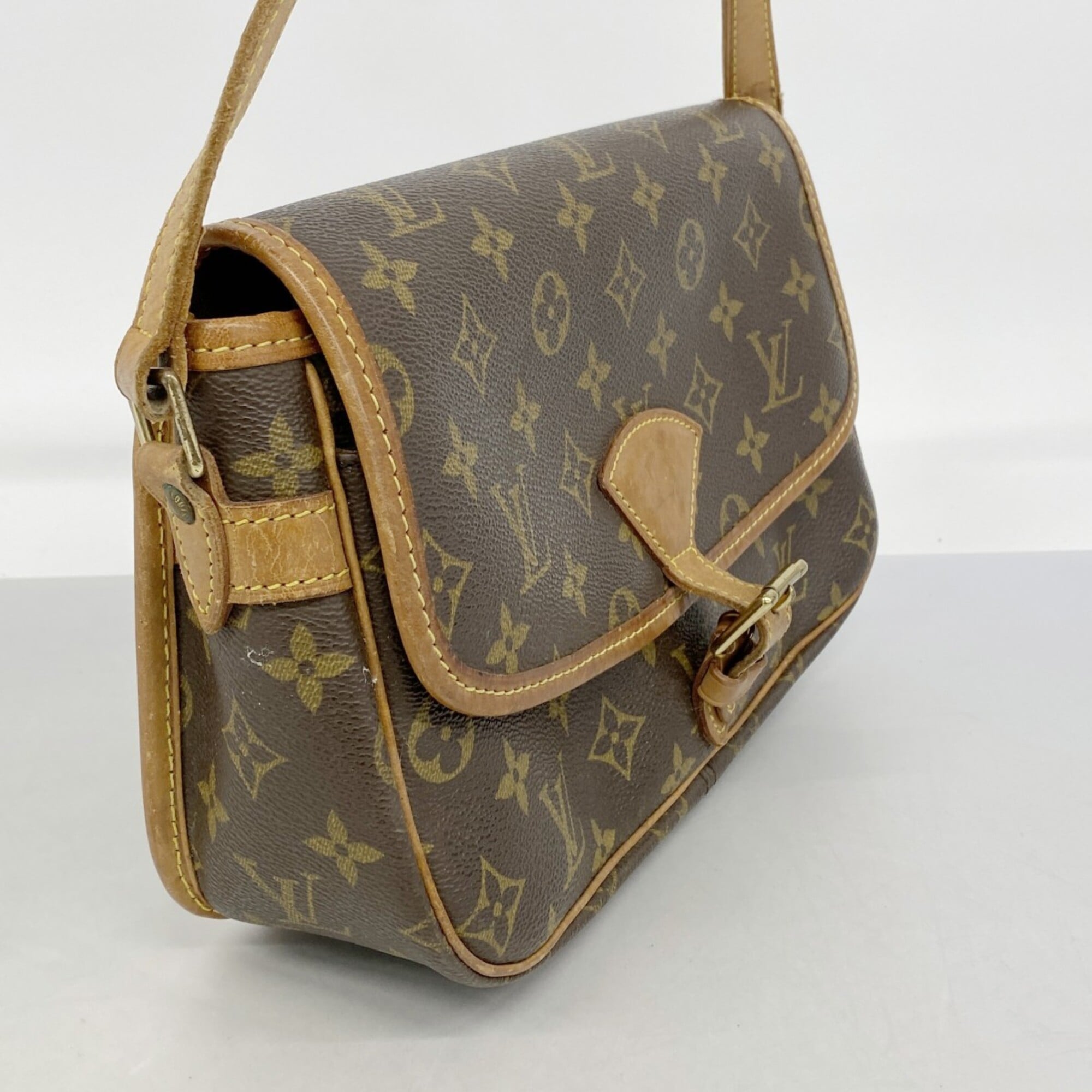 Louis Vuitton Brown Shoulder Bag (Pre-Owned)