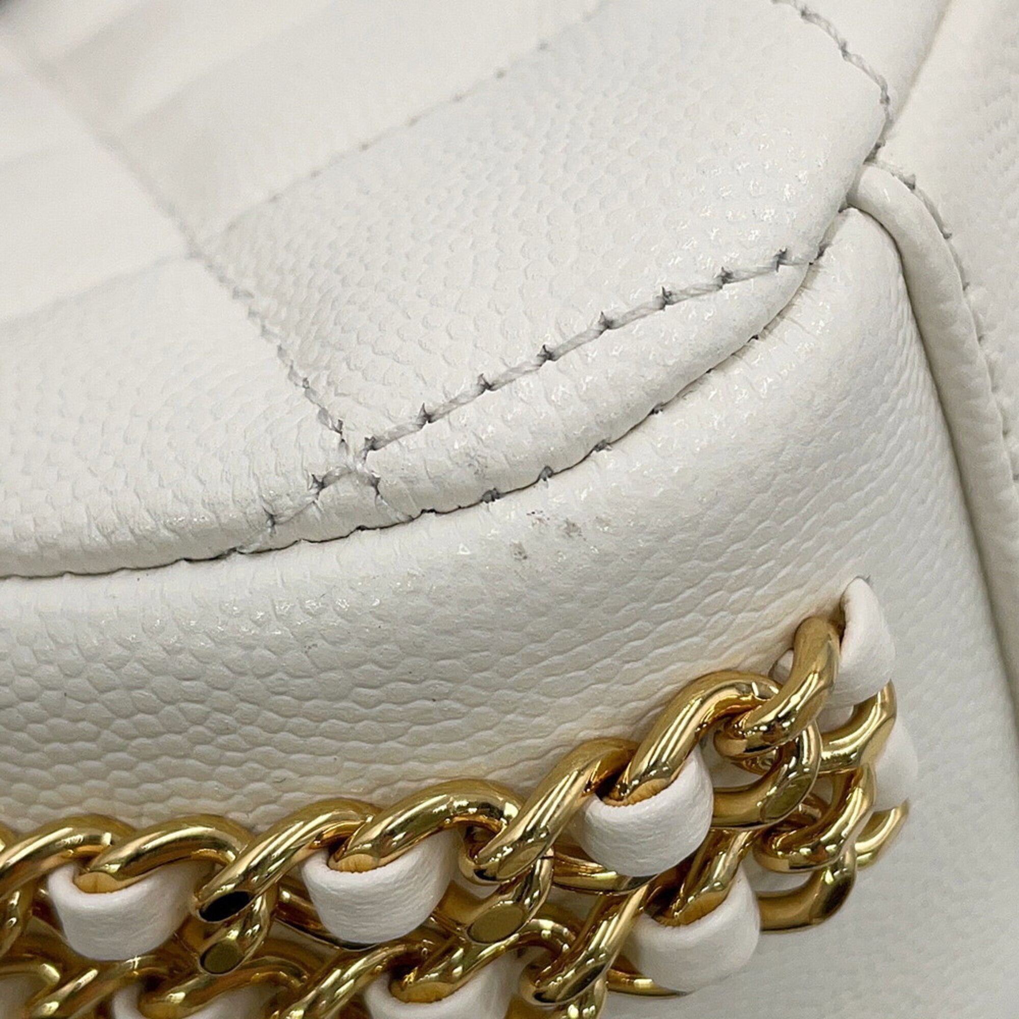 Chanel Matelasse White Grained Calfskin Shoulder Bag (Pre-Owned)