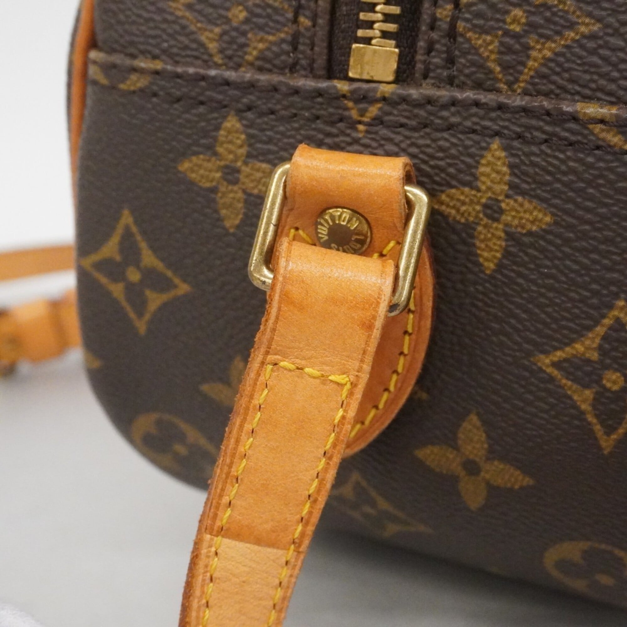 Louis Vuitton Brown Shoulder Bag (Pre-Owned)