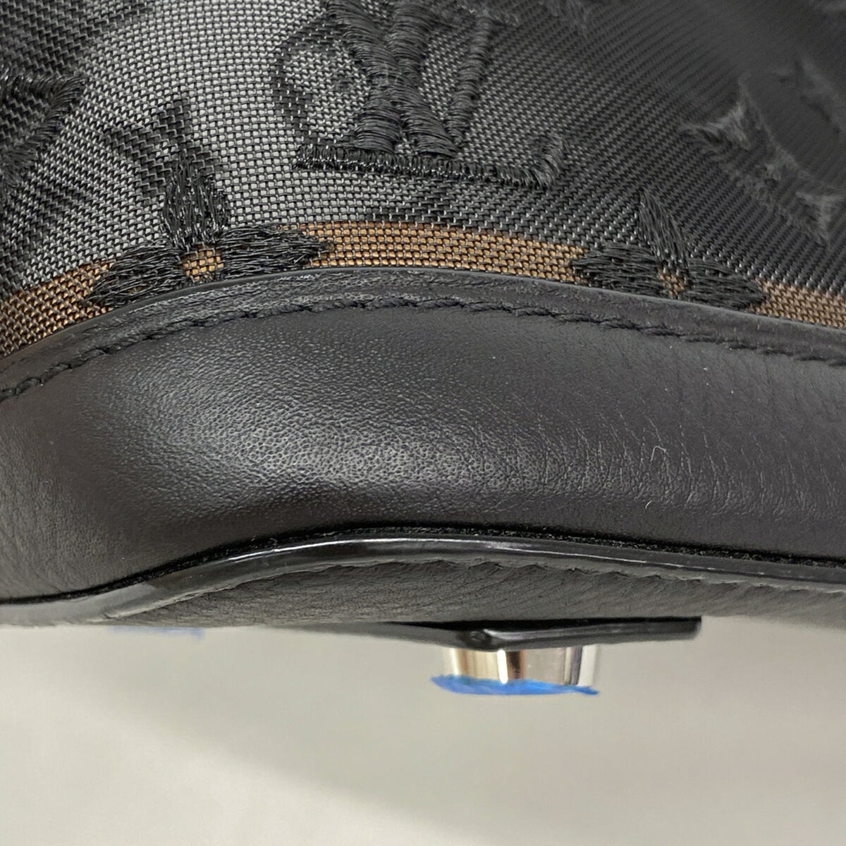 Louis Vuitton Noir Handbag (Pre-Owned)