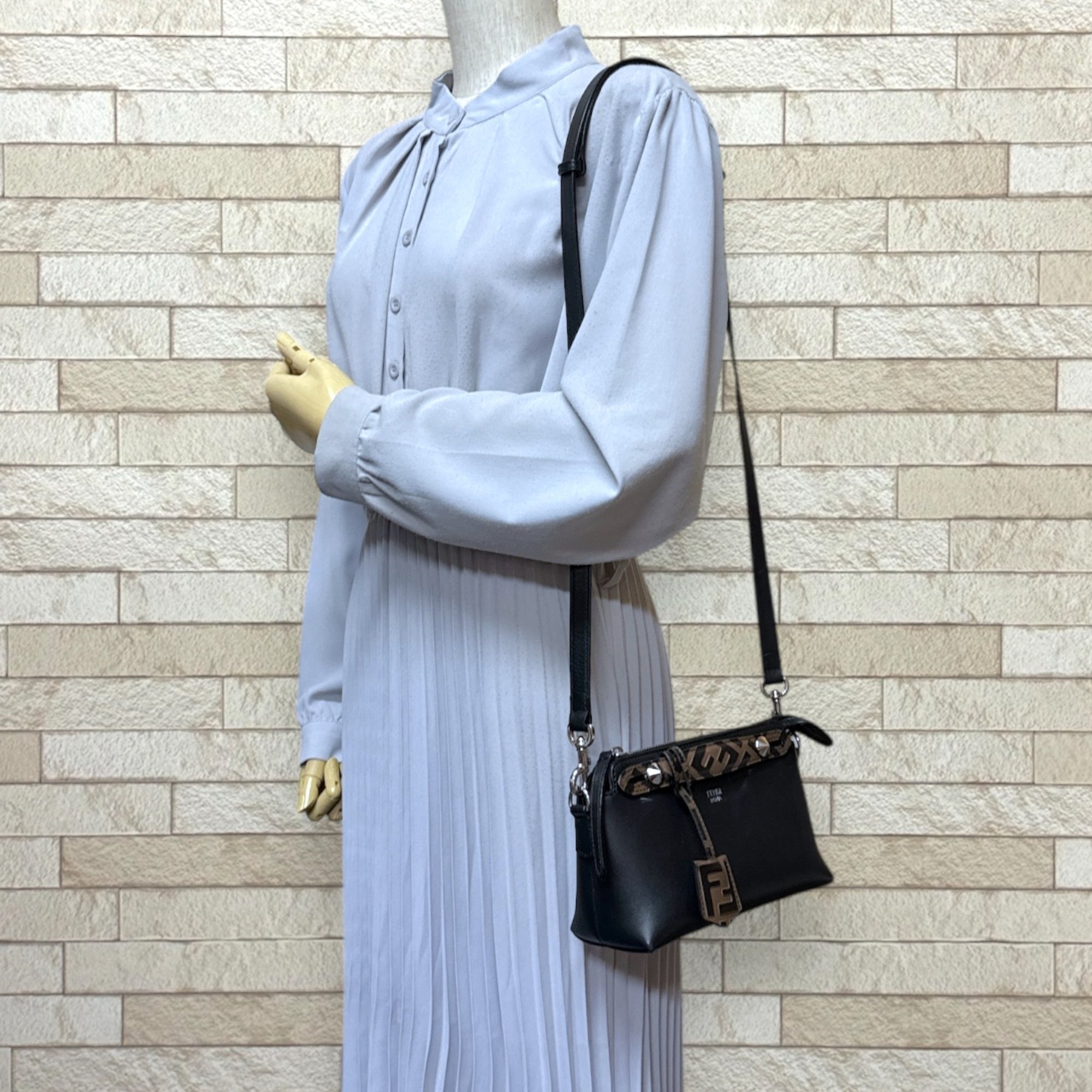 Fendi Black Brown Leather Shoulder Bag (Pre-Owned)