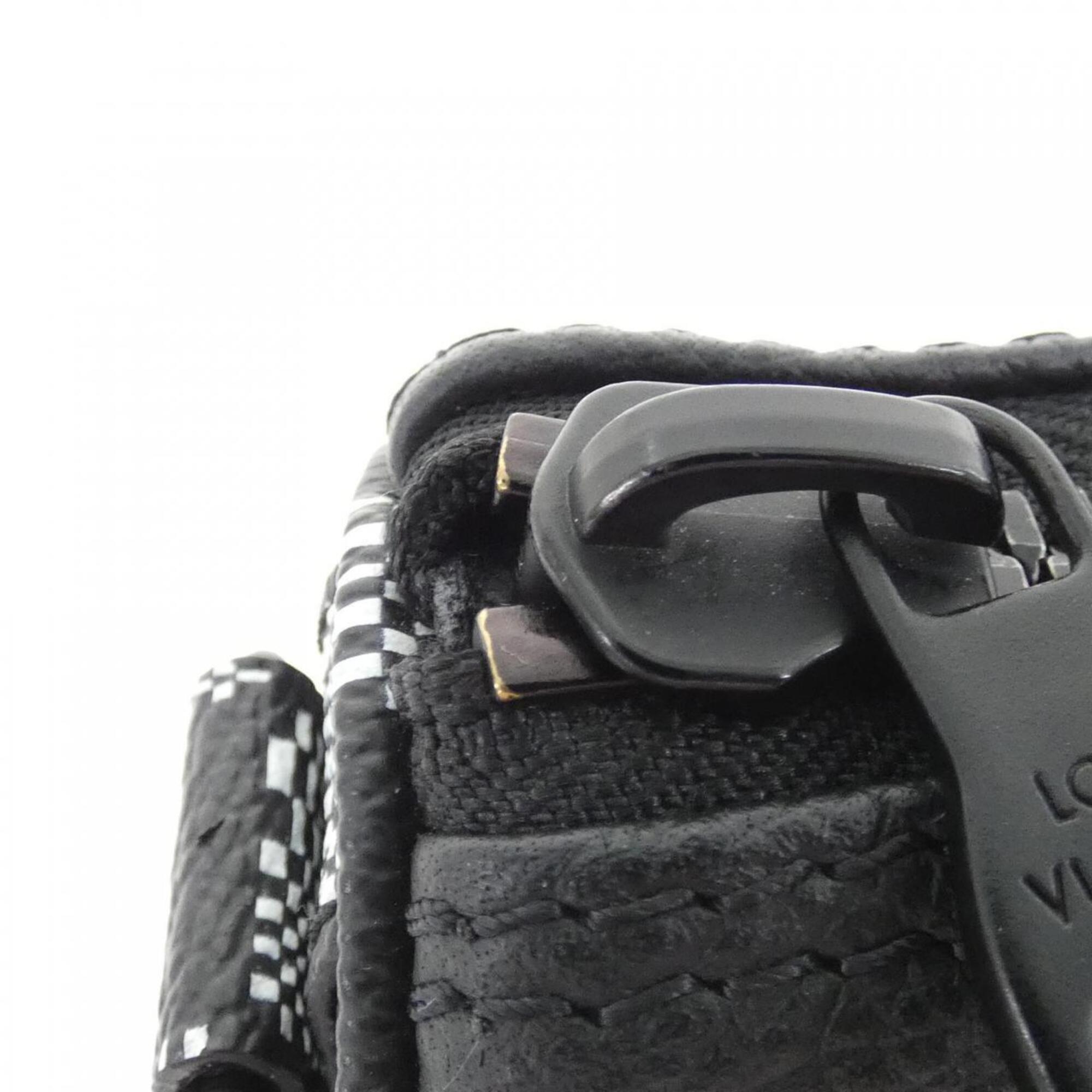 Louis Vuitton Black Leather Shoulder Bag (Pre-Owned)