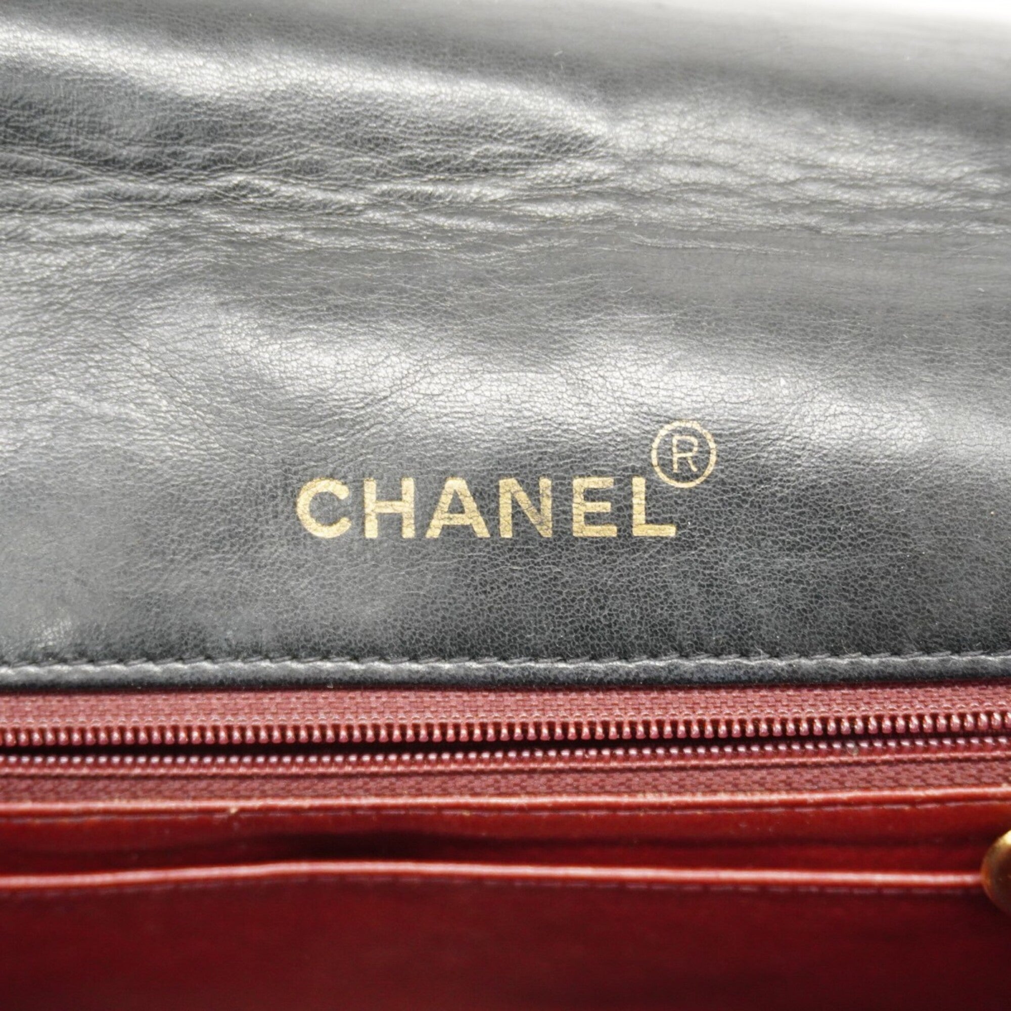 Chanel Black Leather Shoulder Bag (Pre-Owned)