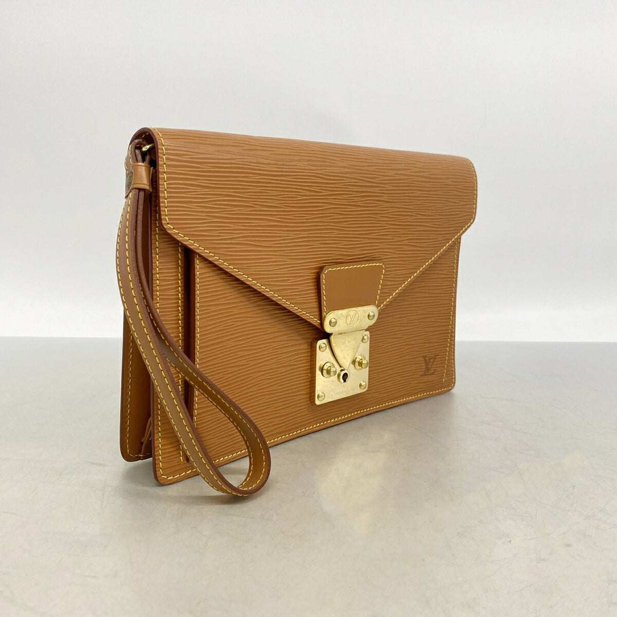 Louis Vuitton Gold Cipango Clutch Bag (Pre-Owned)