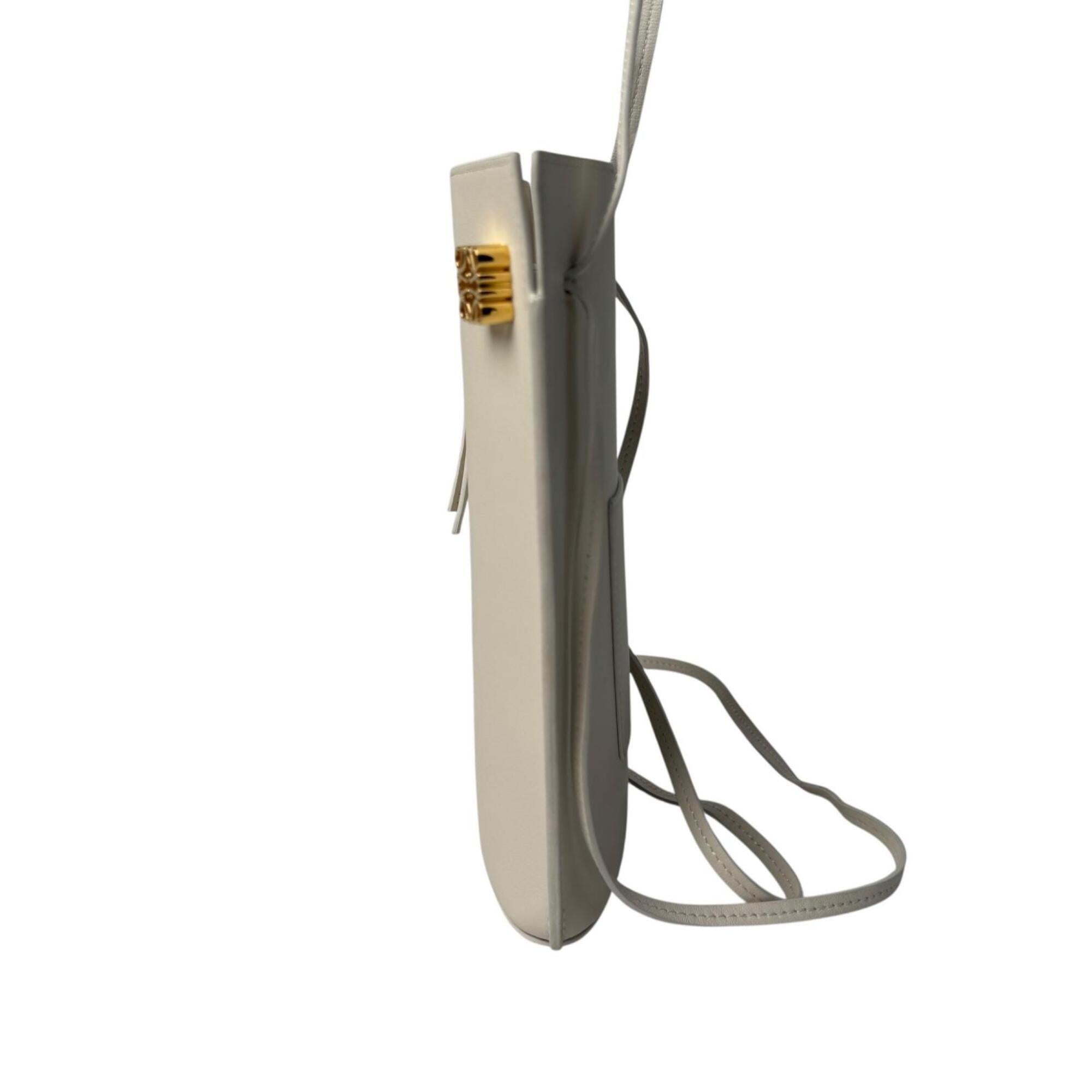 Loewe White Leather Shoulder Bag (Pre-Owned)