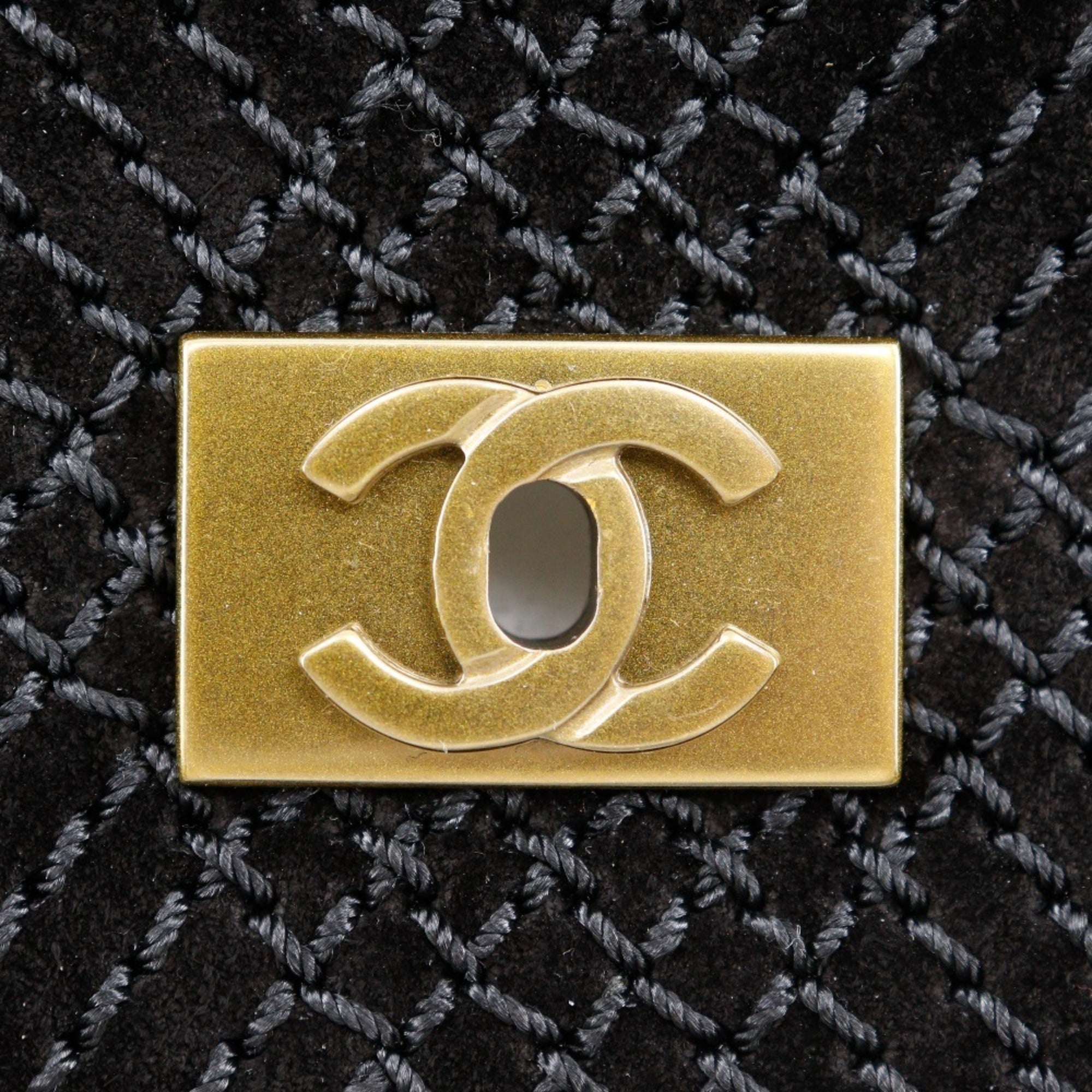 Chanel Black Suede Shoulder Bag (Pre-Owned)