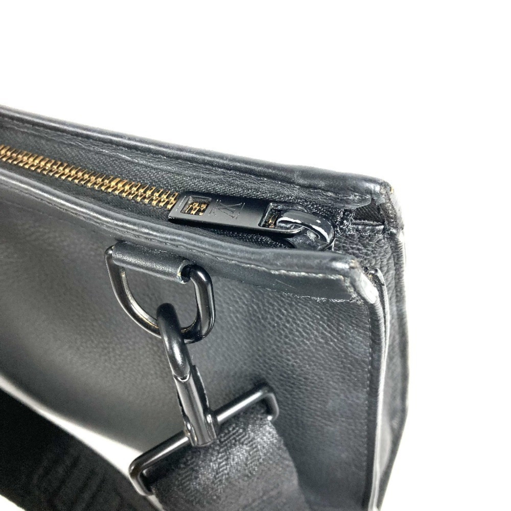 Louis Vuitton Black Leather Clutch Bag Pochette Shoulder Bag (Pre-Owned)
