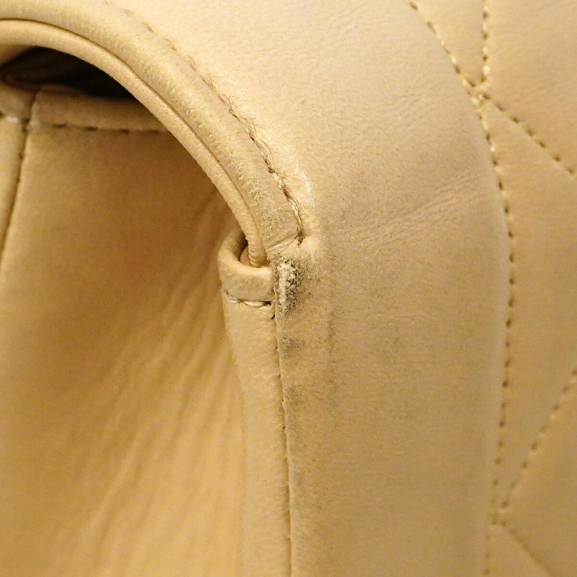 Chanel Beige Leather Shoulder Bag (Pre-Owned)