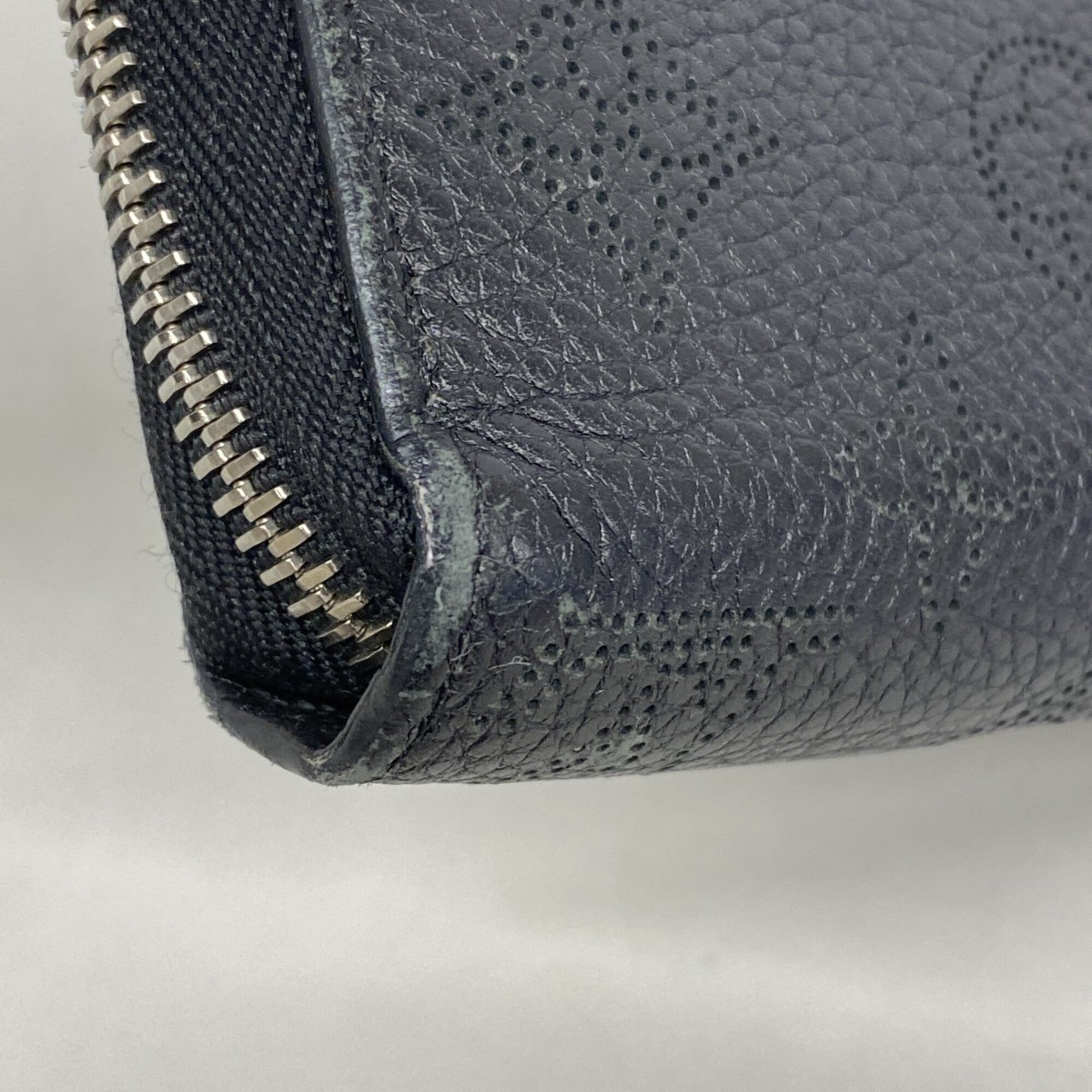 Louis Vuitton Noir Long Wallet (Bi-Fold) (Pre-Owned)