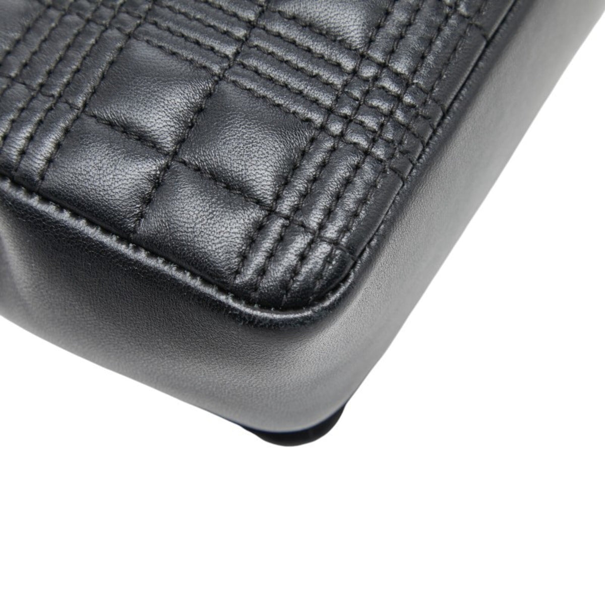 Burberry Black Leather Shoulder Bag (Pre-Owned)