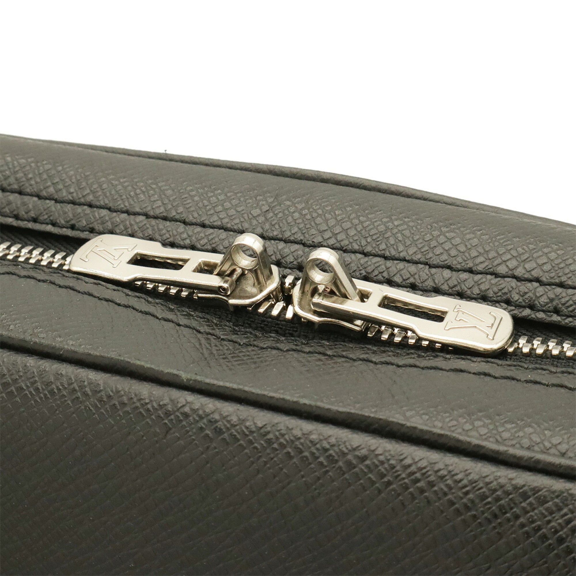 Louis Vuitton Ardoise Taiga Leather Leather Handbag (Pre-Owned)