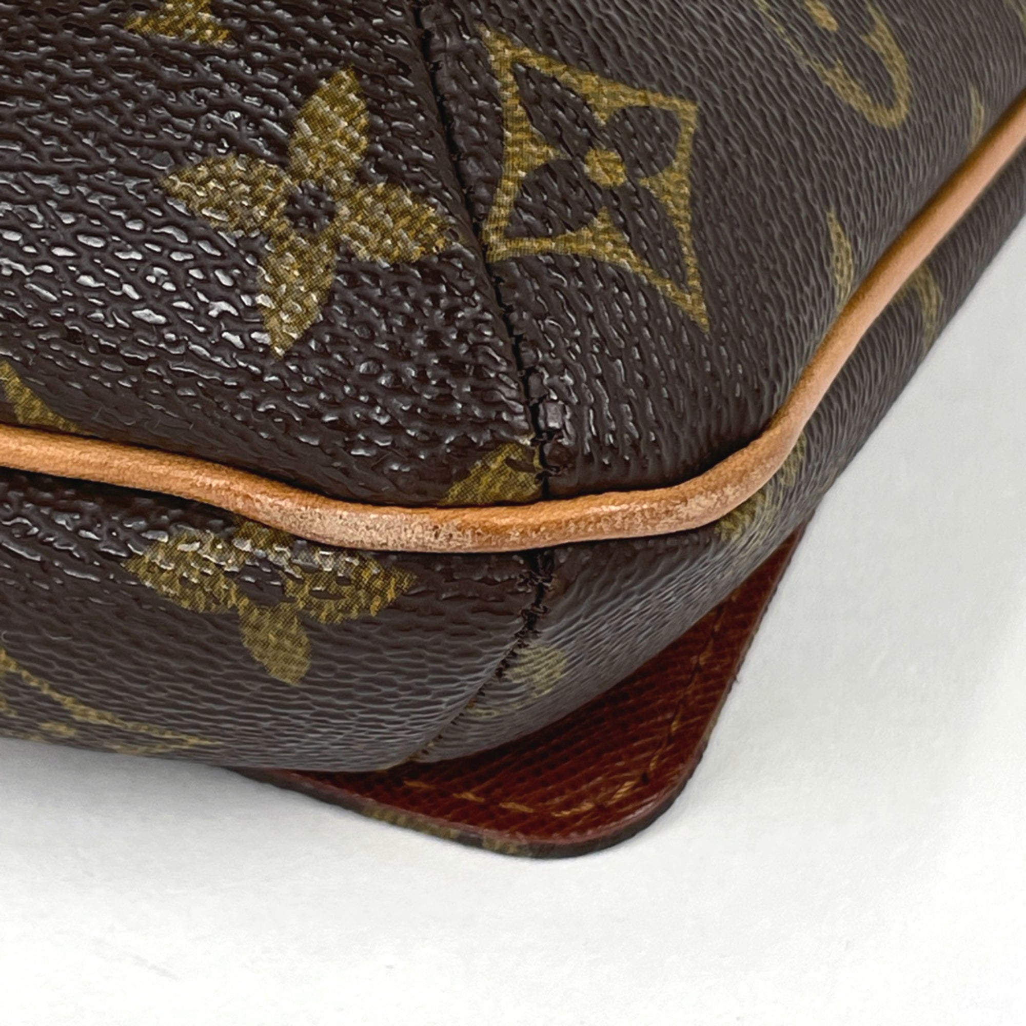 Louis Vuitton Brown Monogram Monogram Shoulder Bag (Pre-Owned)