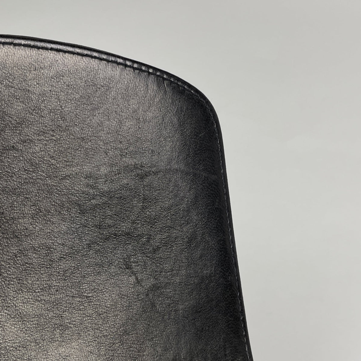 Chanel Black Leather Shoulder Bag (Pre-Owned)