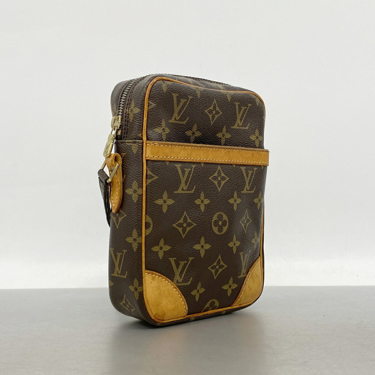 Louis Vuitton Brown Shoulder Bag (Pre-Owned)