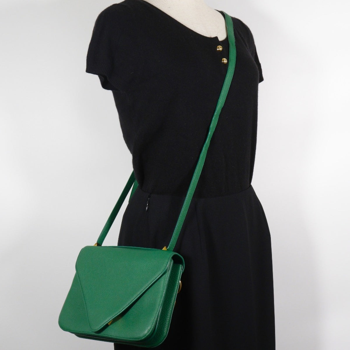 Bottega Veneta Green Leather Shoulder Bag (Pre-Owned)