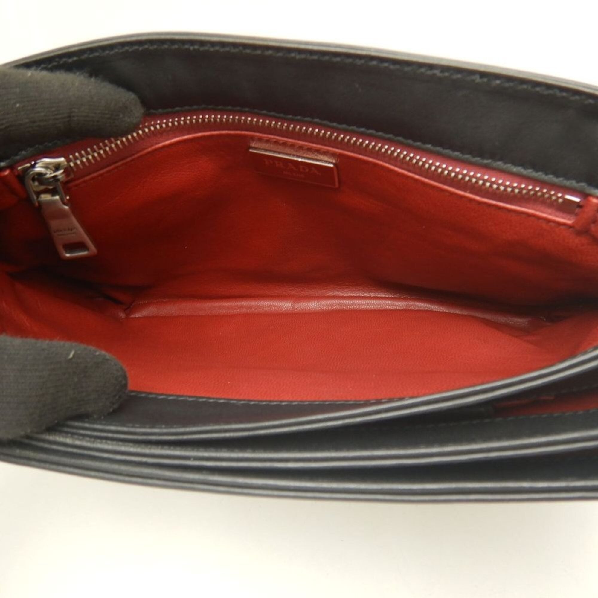 Prada Nero Leather Shoulder Bag (Pre-Owned)