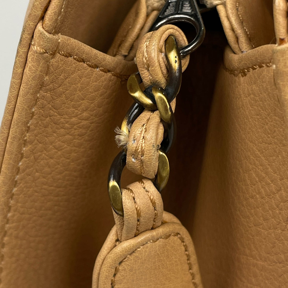 Chanel Beige Leather Handbag (Pre-Owned)