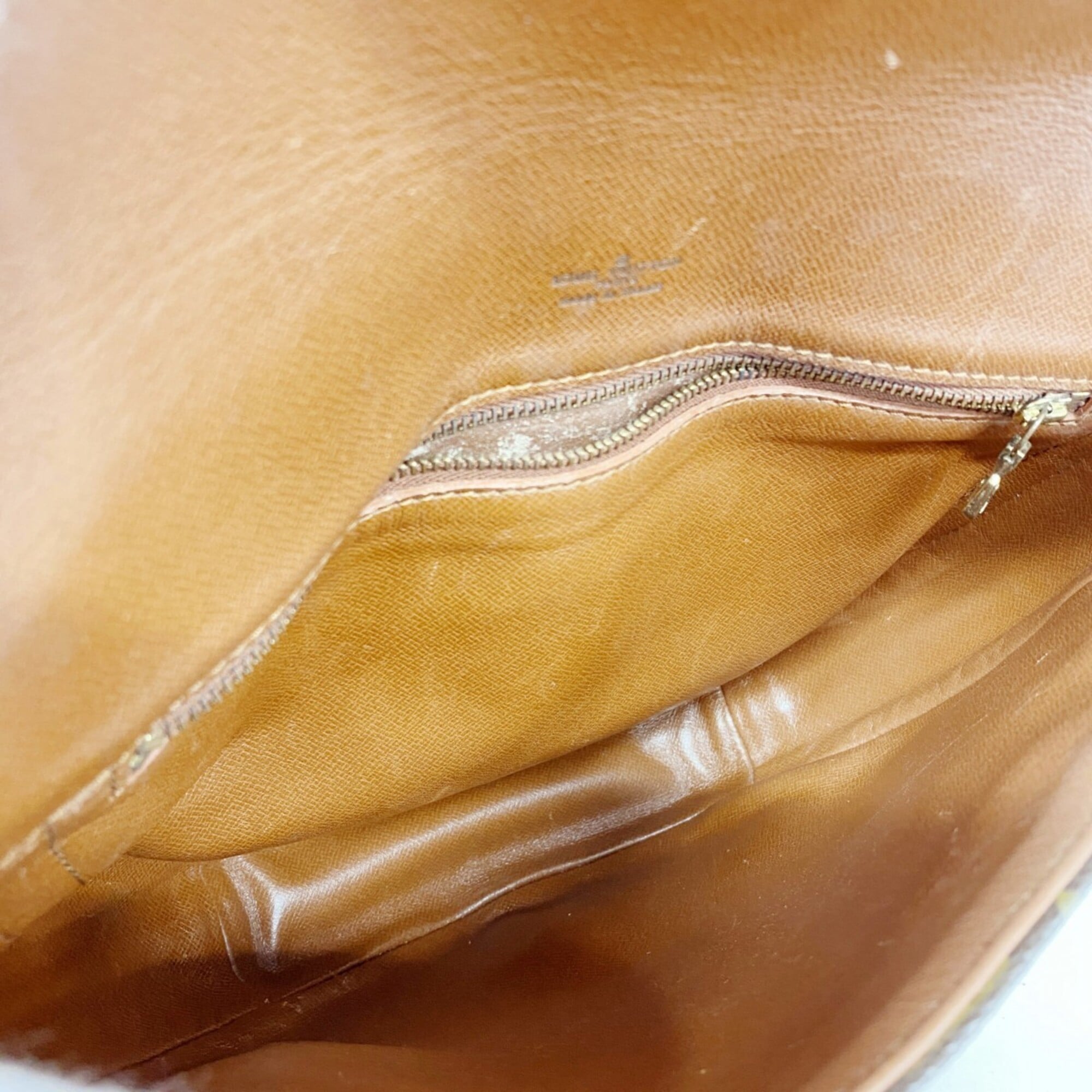 Louis Vuitton Brown Shoulder Bag (Pre-Owned)
