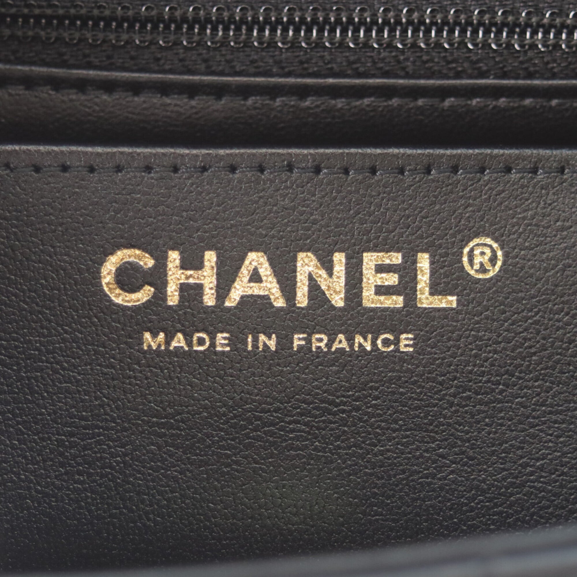 Chanel Black Leather Shoulder Bag (Pre-Owned)