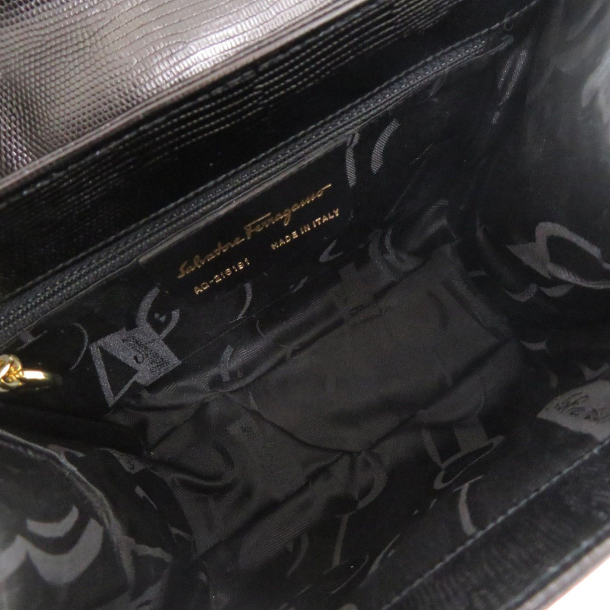 Salvatore Ferragamo Black Leather Handbag (Pre-Owned)