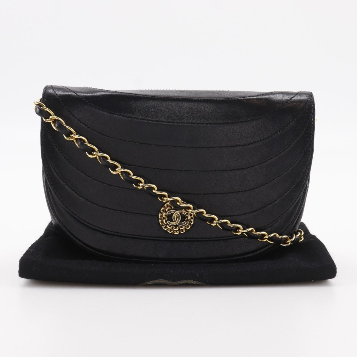 Chanel Black Leather Shoulder Bag (Pre-Owned)