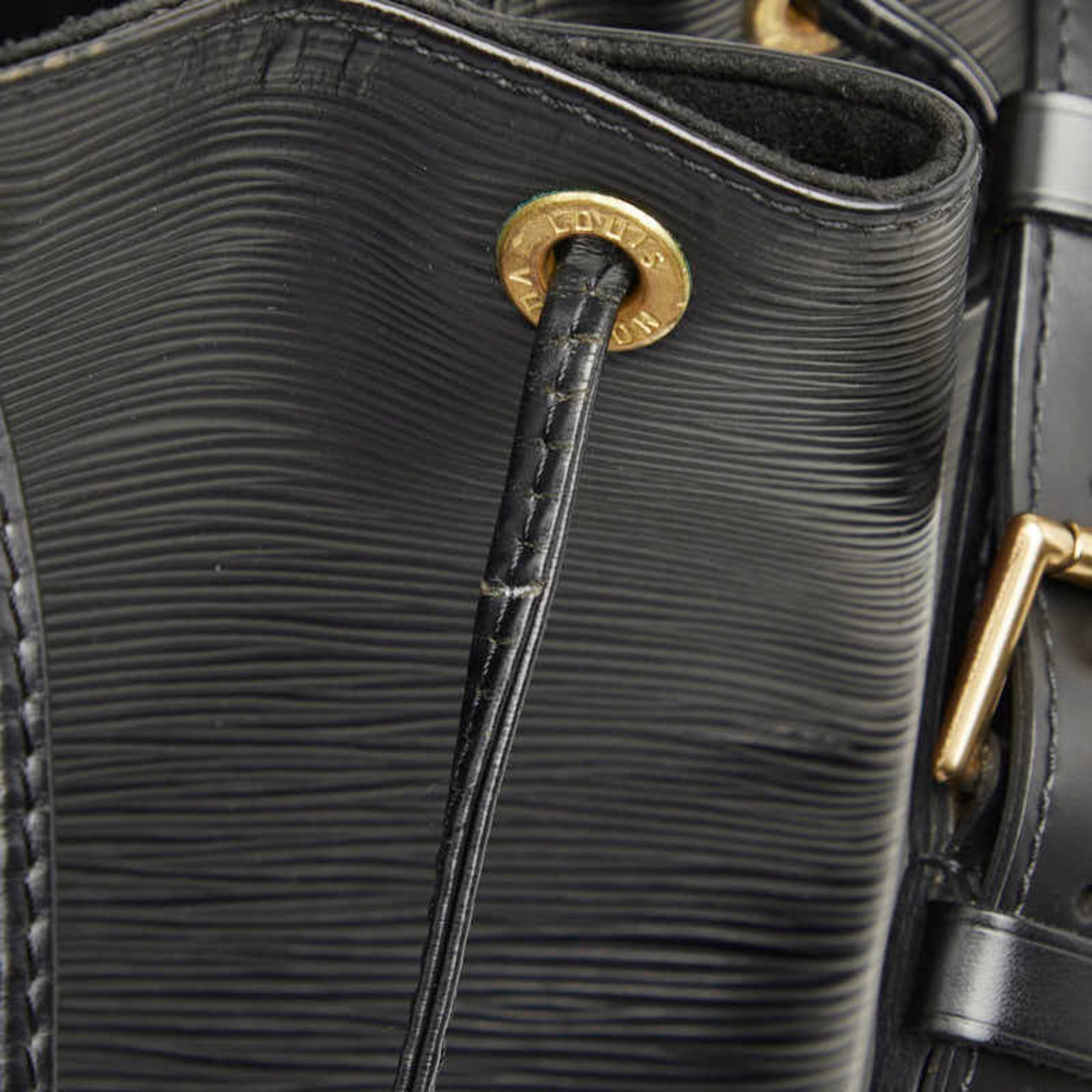 Louis Vuitton Black Noir Leather Shoulder Bag (Pre-Owned)