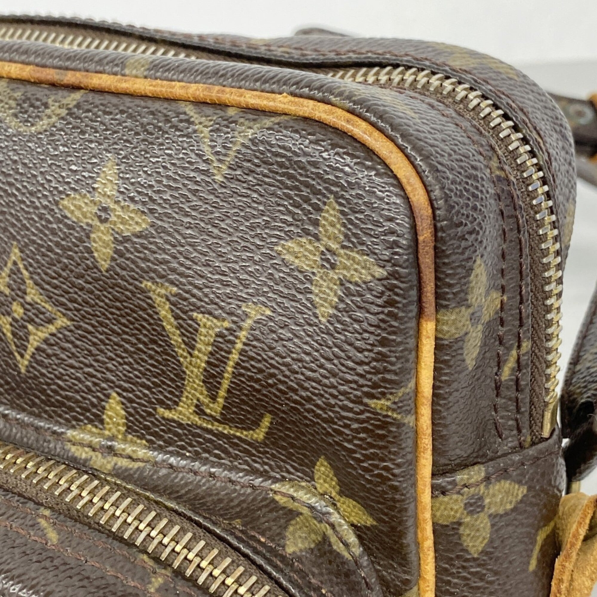 Louis Vuitton Brown Shoulder Bag (Pre-Owned)