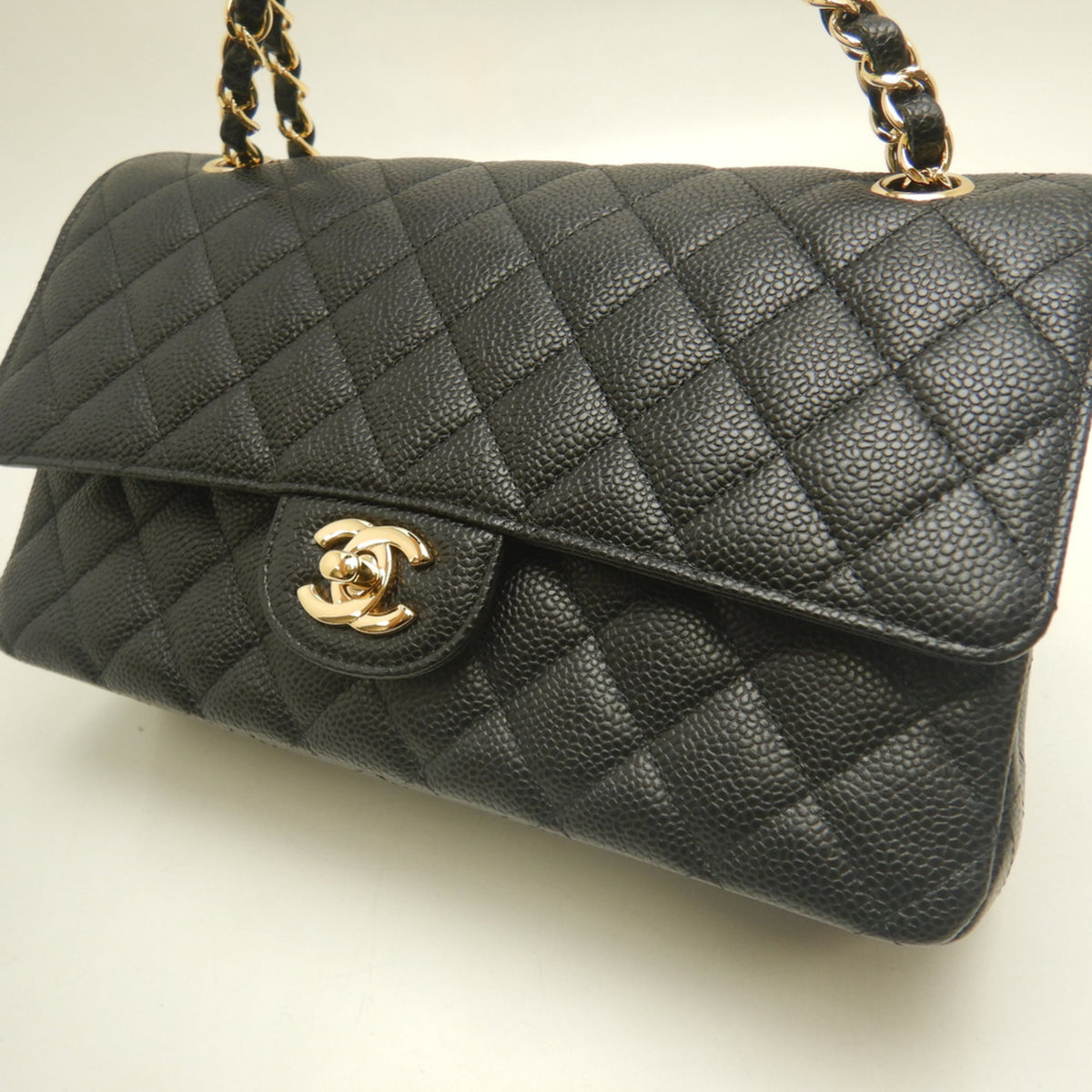 Chanel Black Grained Calfskin Shoulder Bag (Pre-Owned)