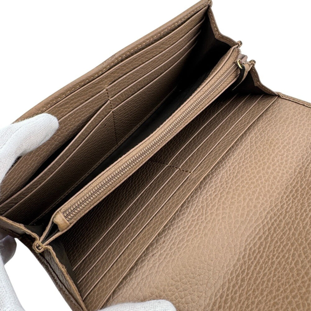 Gucci Beige Leather Long Wallet (Bi-Fold) (Pre-Owned)