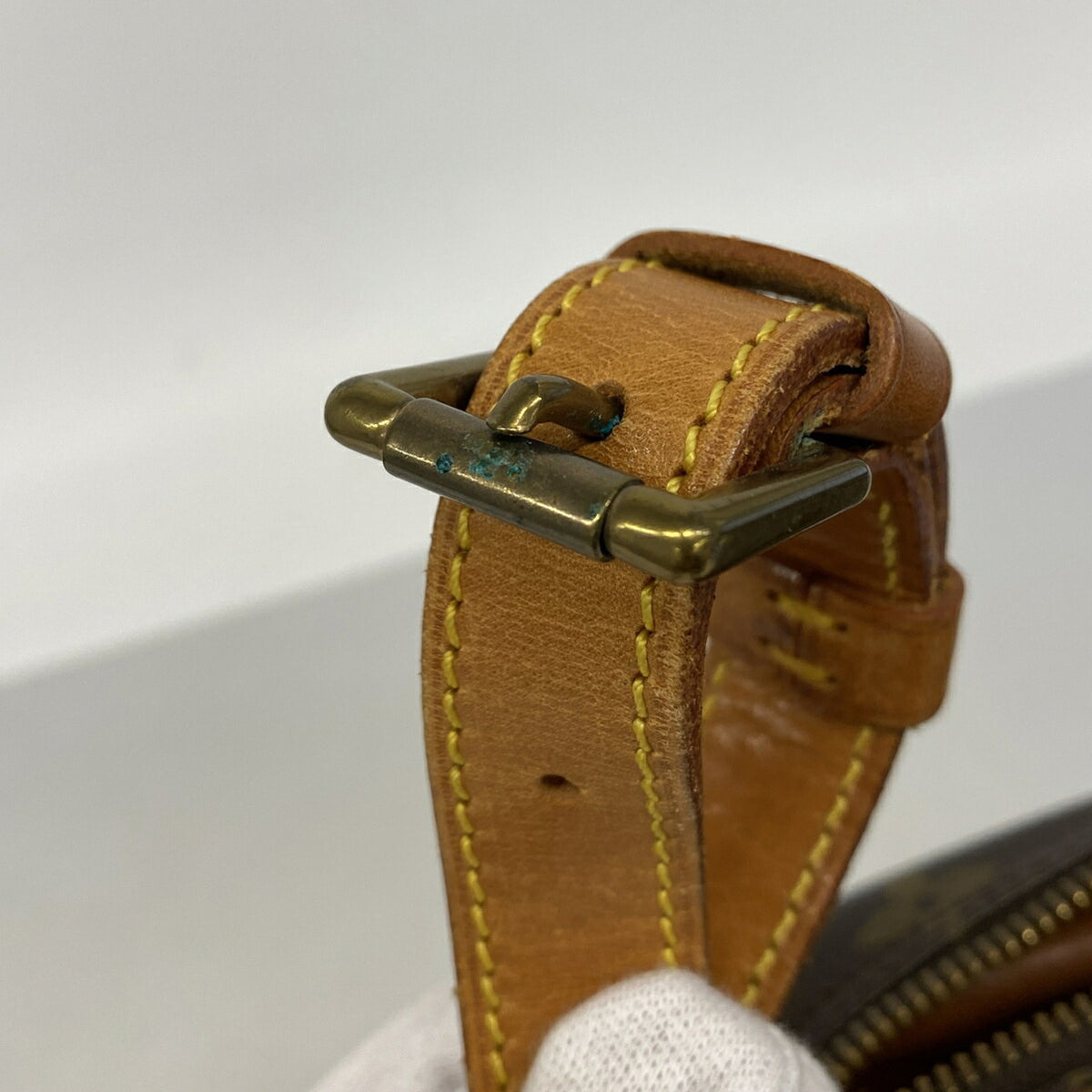 Louis Vuitton Brown Shoulder Bag (Pre-Owned)