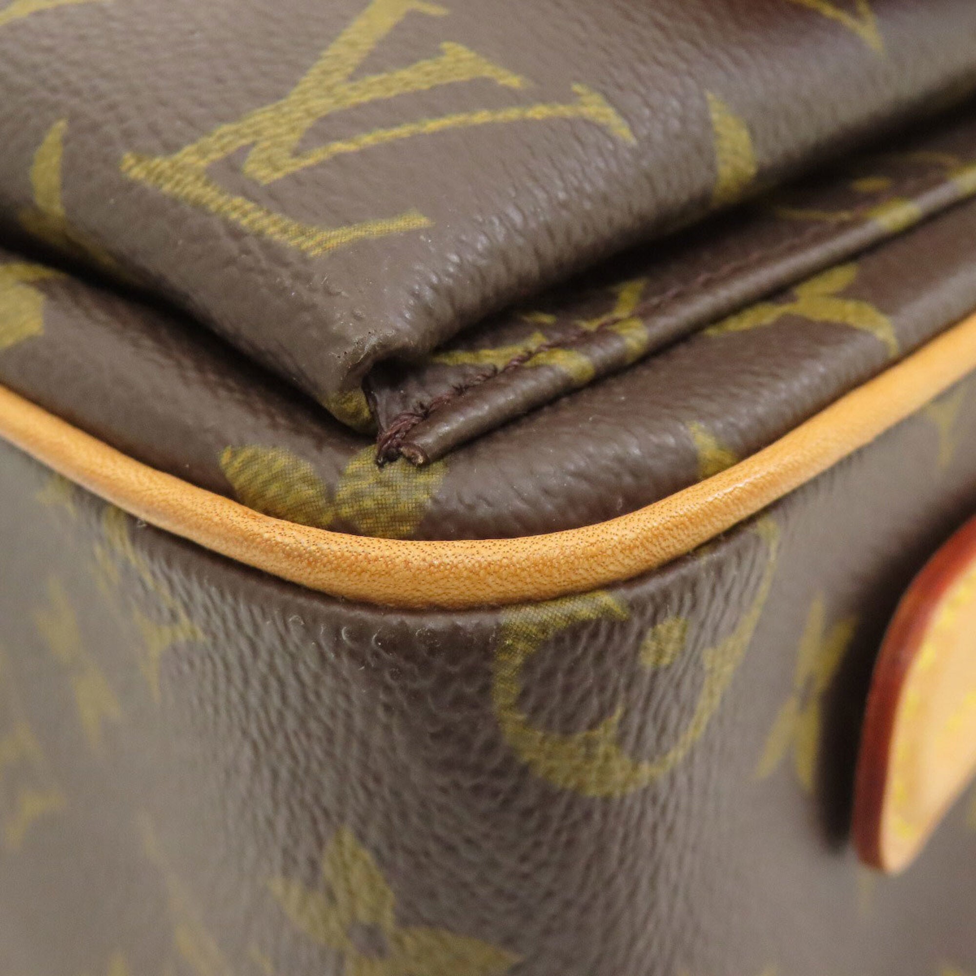 Louis Vuitton Monogram Monogram Shoulder Bag (Pre-Owned)