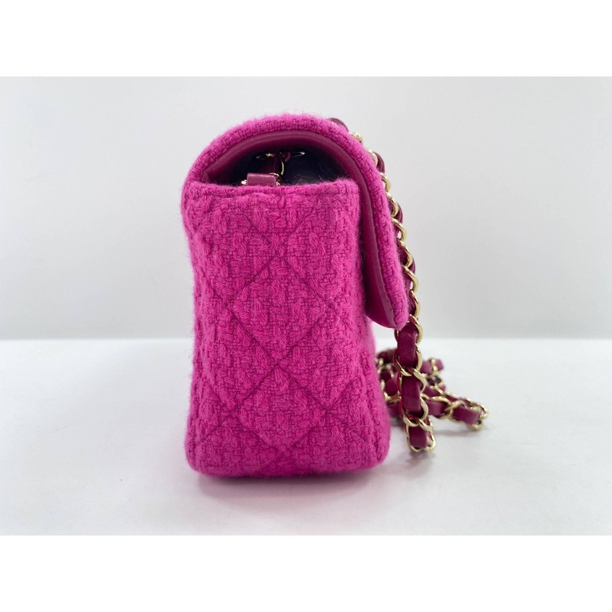 Chanel Pink Shoulder Bag (Pre-Owned)