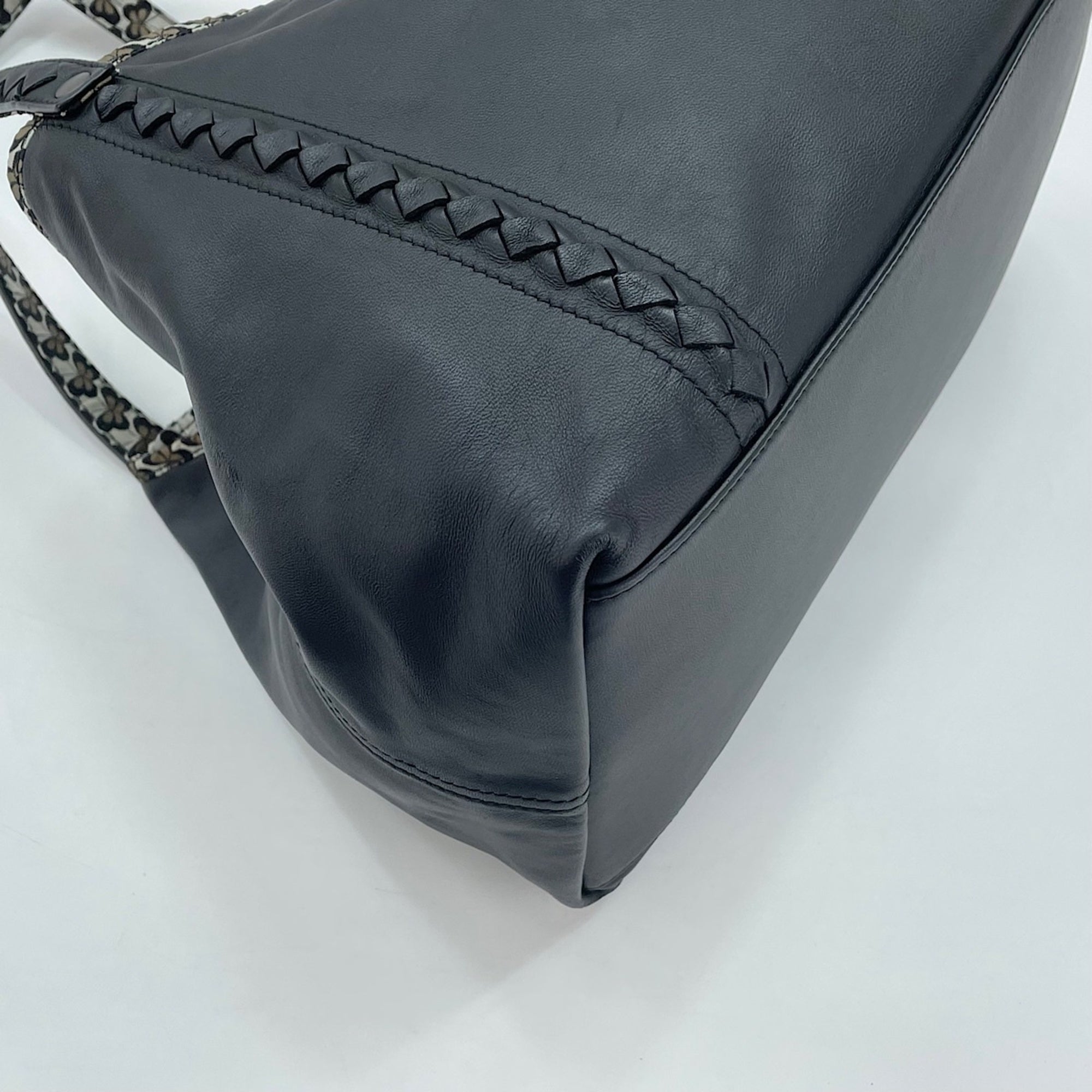 Bottega Veneta Black Intrecciato Tote Bag (Pre-Owned)