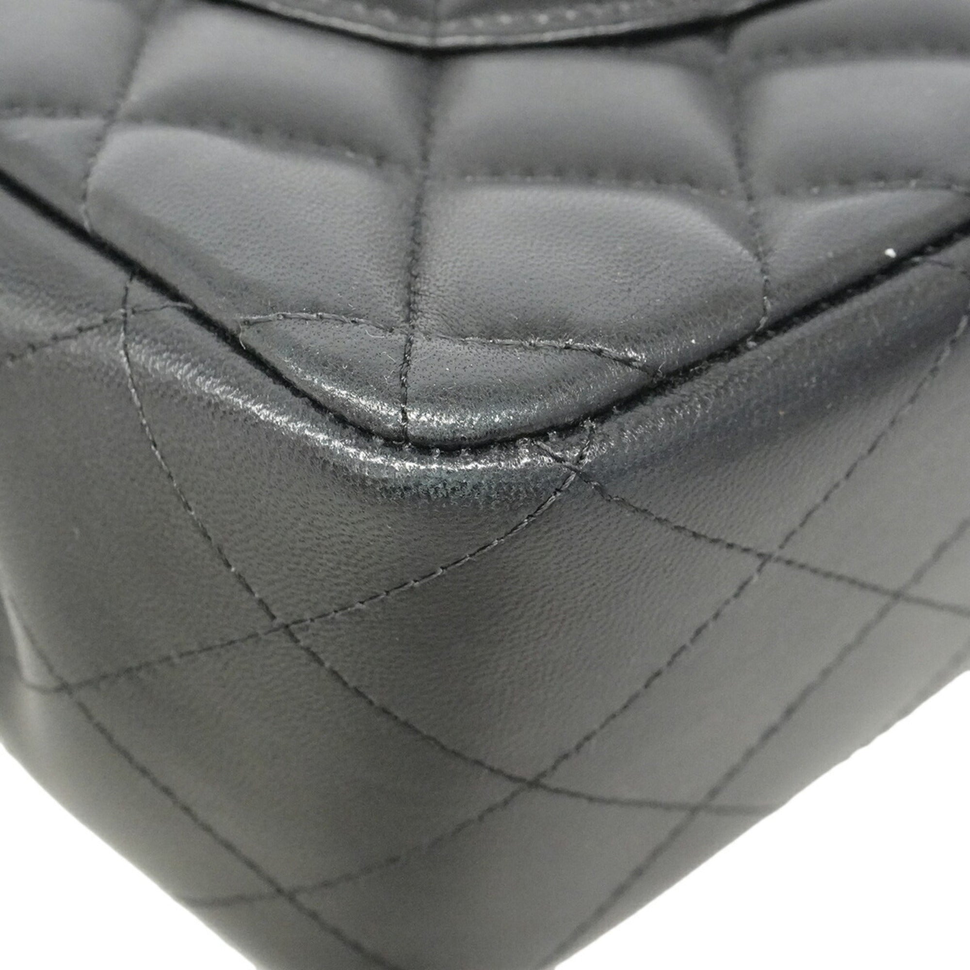 Chanel Black Leather Shoulder Bag (Pre-Owned)