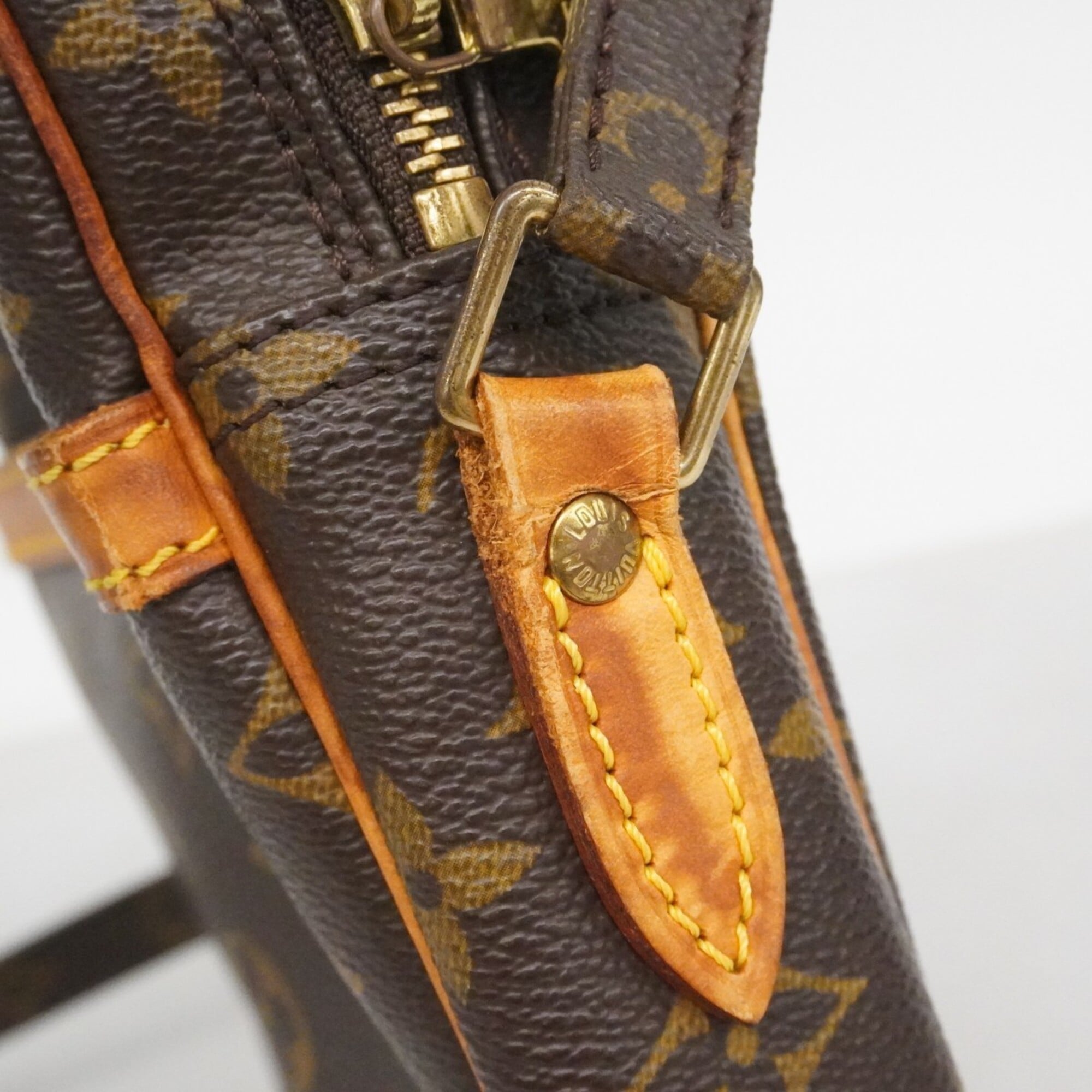 Louis Vuitton Brown Shoulder Bag (Pre-Owned)