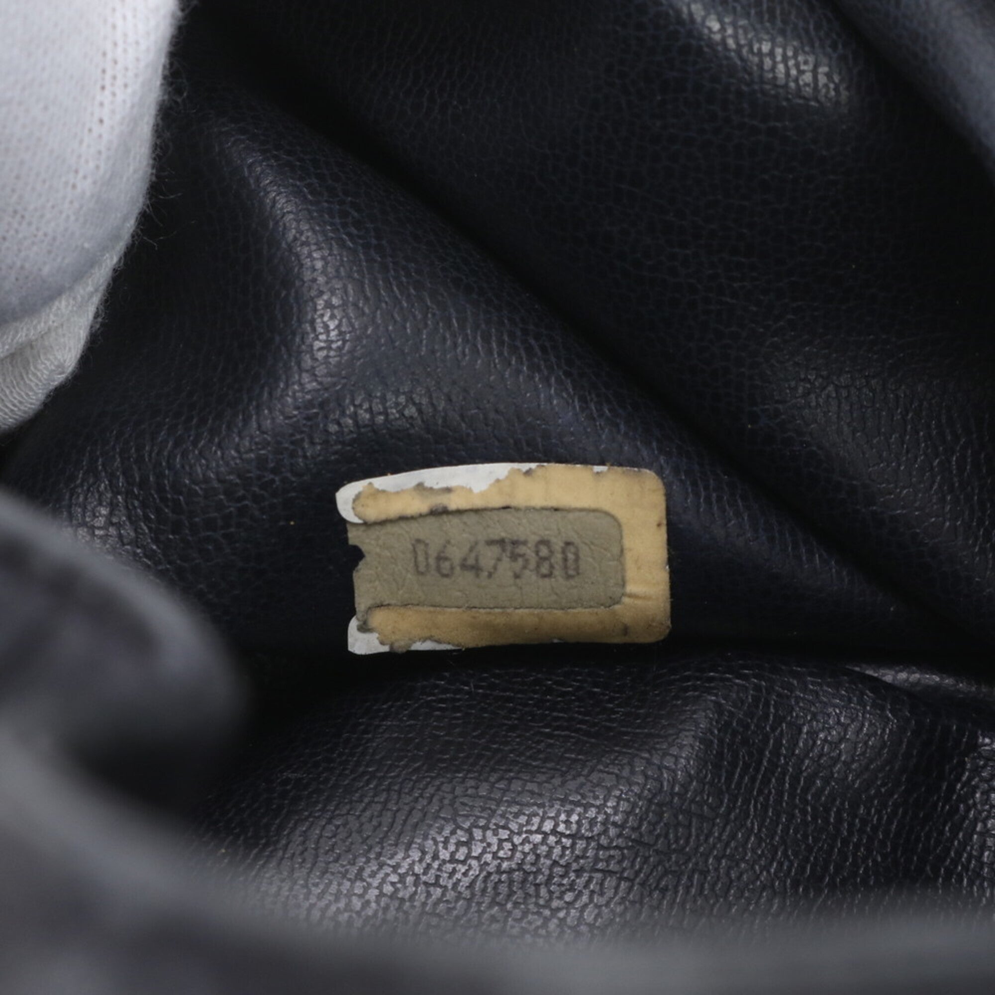 Chanel Black Leather Shoulder Bag (Pre-Owned)