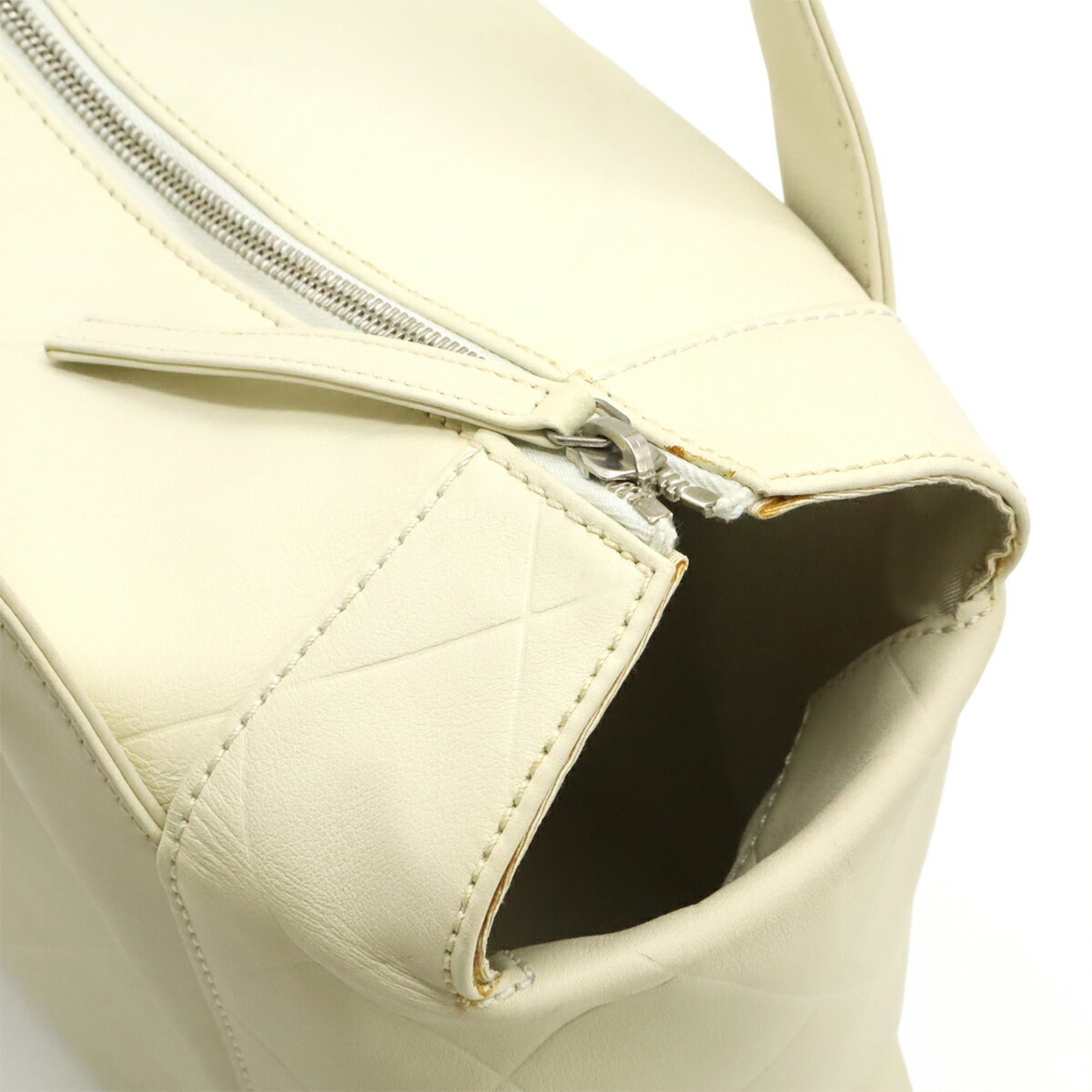 Chanel Ivory Leather Handbag Tote Bag (Pre-Owned)