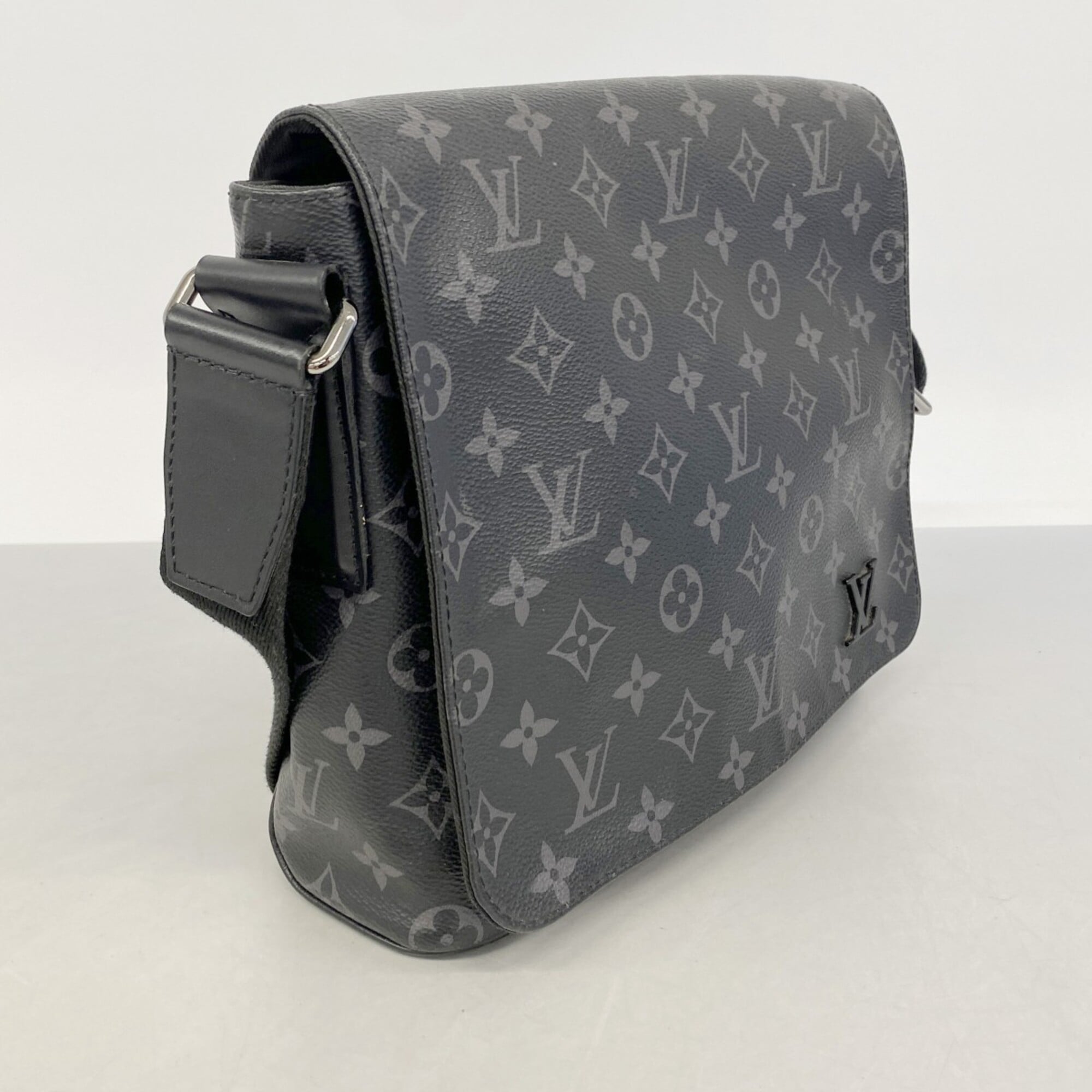 Louis Vuitton Black Shoulder Bag (Pre-Owned)